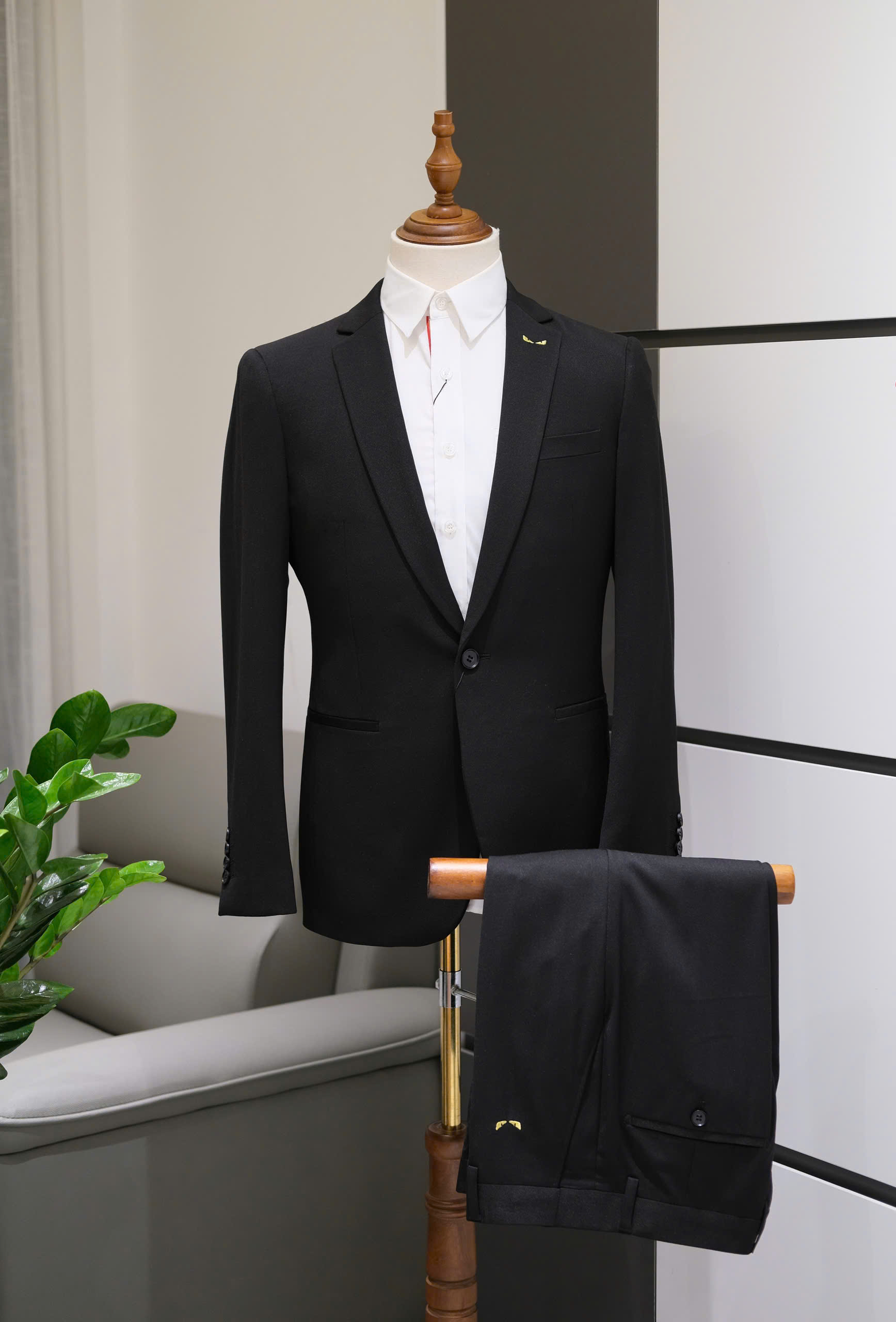 Set bộ Vest Fendi Đen logo thêu chỉ Vàng new 2026 Like Auth 46-54 DDT