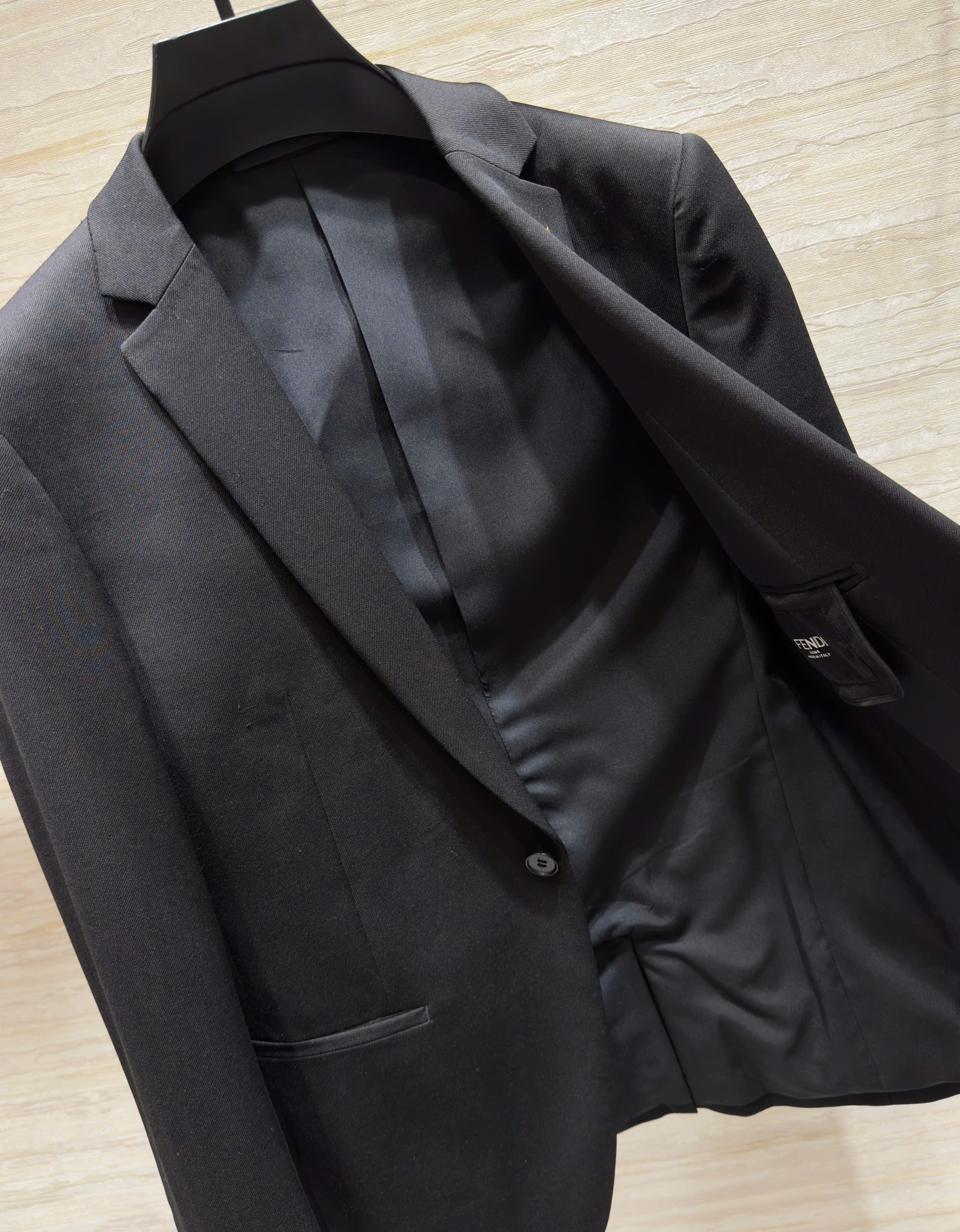 Set bộ Vest Fendi Đen logo thêu chỉ Vàng new 2026 Like Auth 46-54 DDT