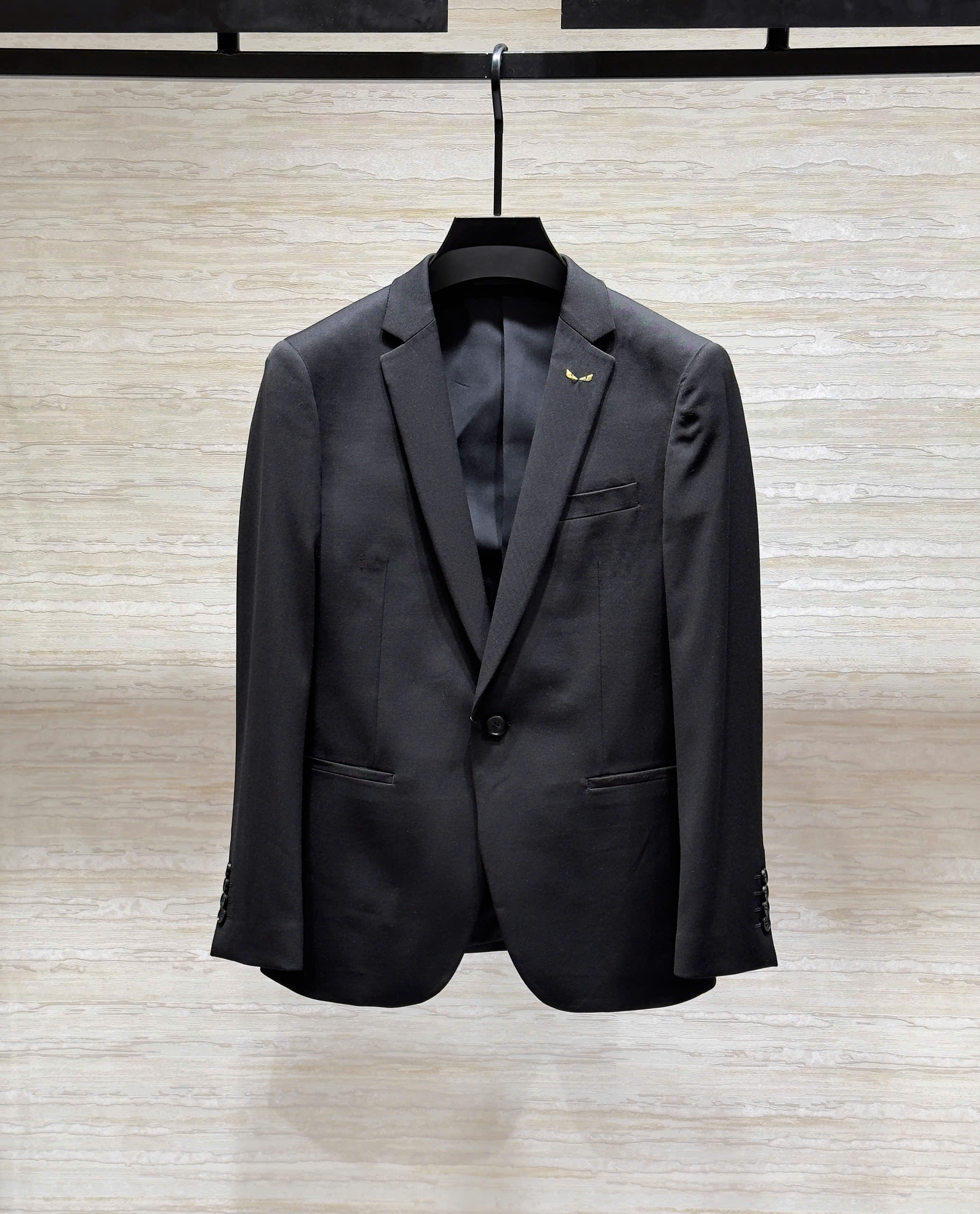 Set bộ Vest Fendi Đen logo thêu chỉ Vàng new 2026 Like Auth 46-54 DDT