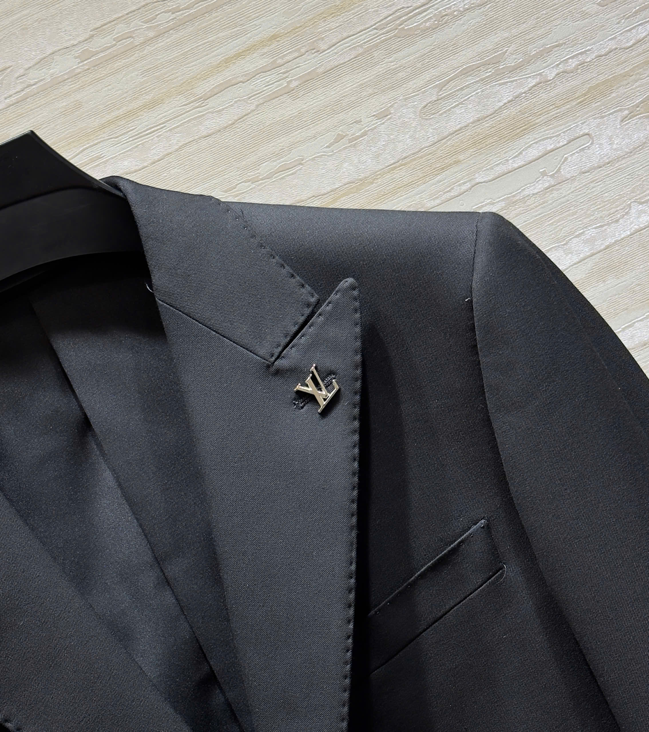 Set bộ Vest Louis Vuitton LV logo tag bạc new 2026 Like Auth 46-54 DDT