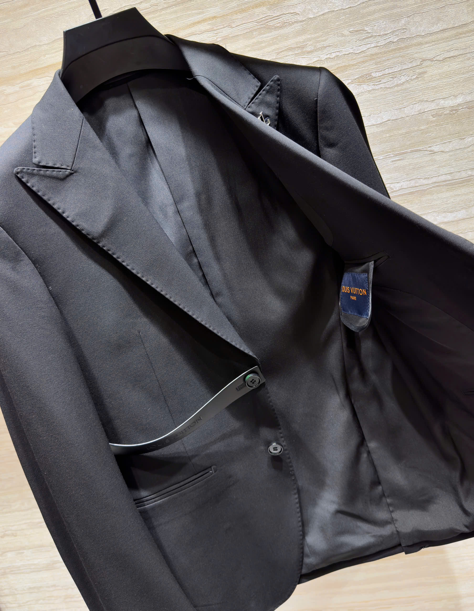 Set bộ Vest Louis Vuitton LV logo tag bạc new 2026 Like Auth 46-54 DDT