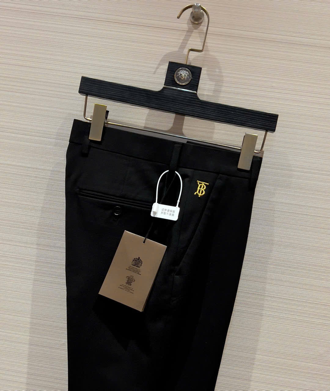 Quần âu tây Burberry BBR Đen logo thêu TB chỉ Vàng Like AUth 28-34 DDT