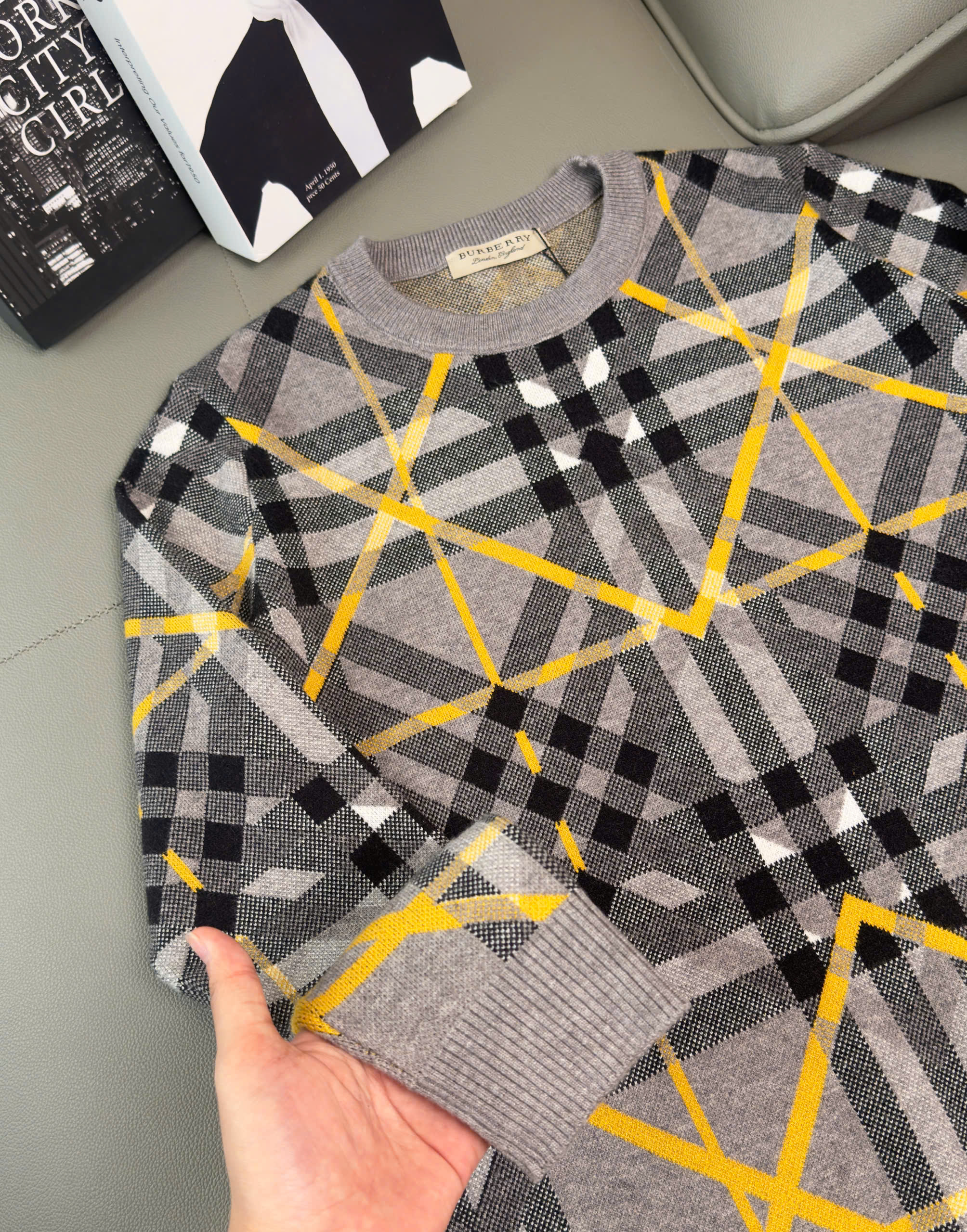 Áo sweater len Burberry BBR Xám Ghi kẻ sọc Like AUth M-XXL DDT