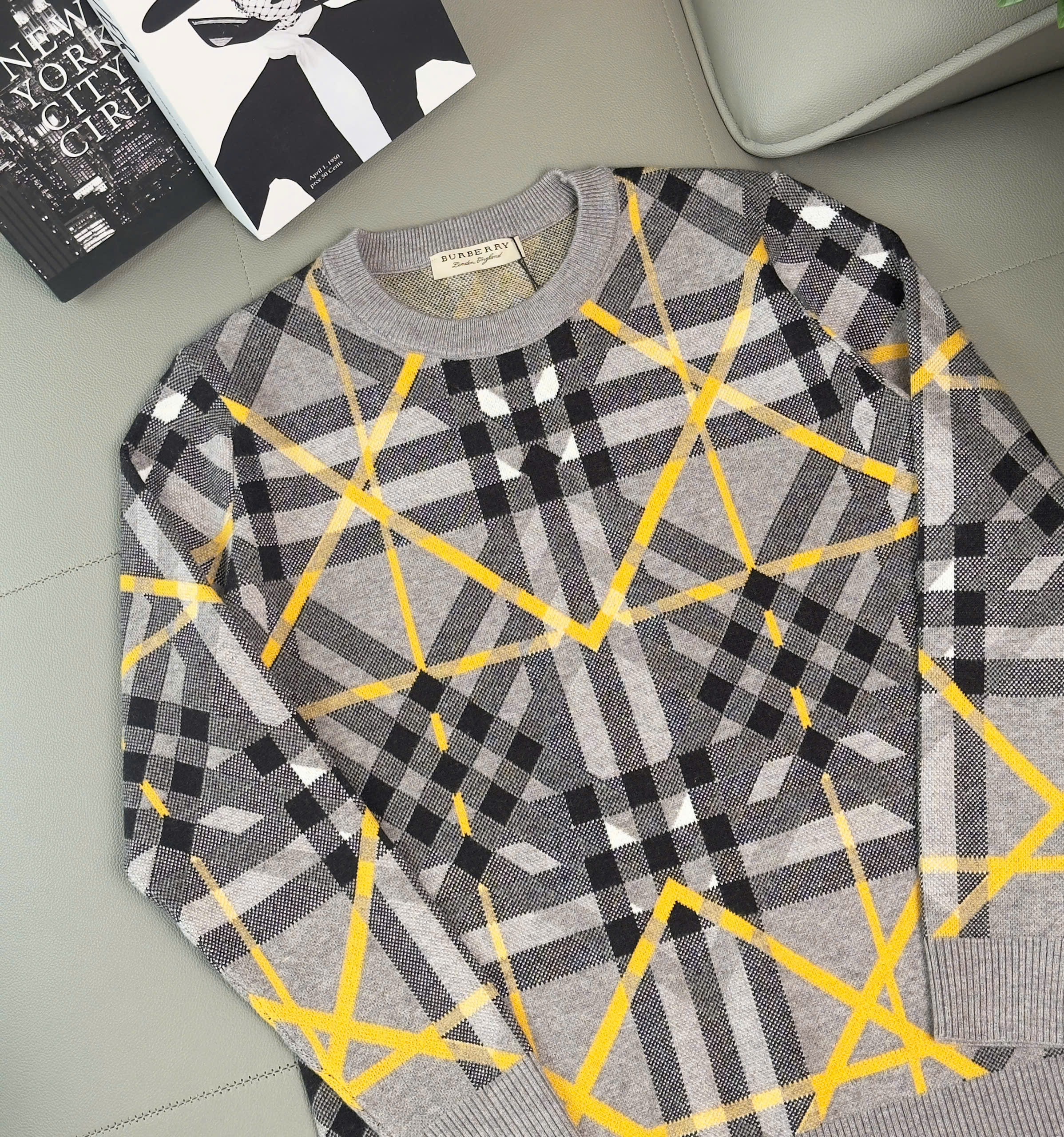 Áo sweater len Burberry BBR Xám Ghi kẻ sọc Like AUth M-XXL DDT