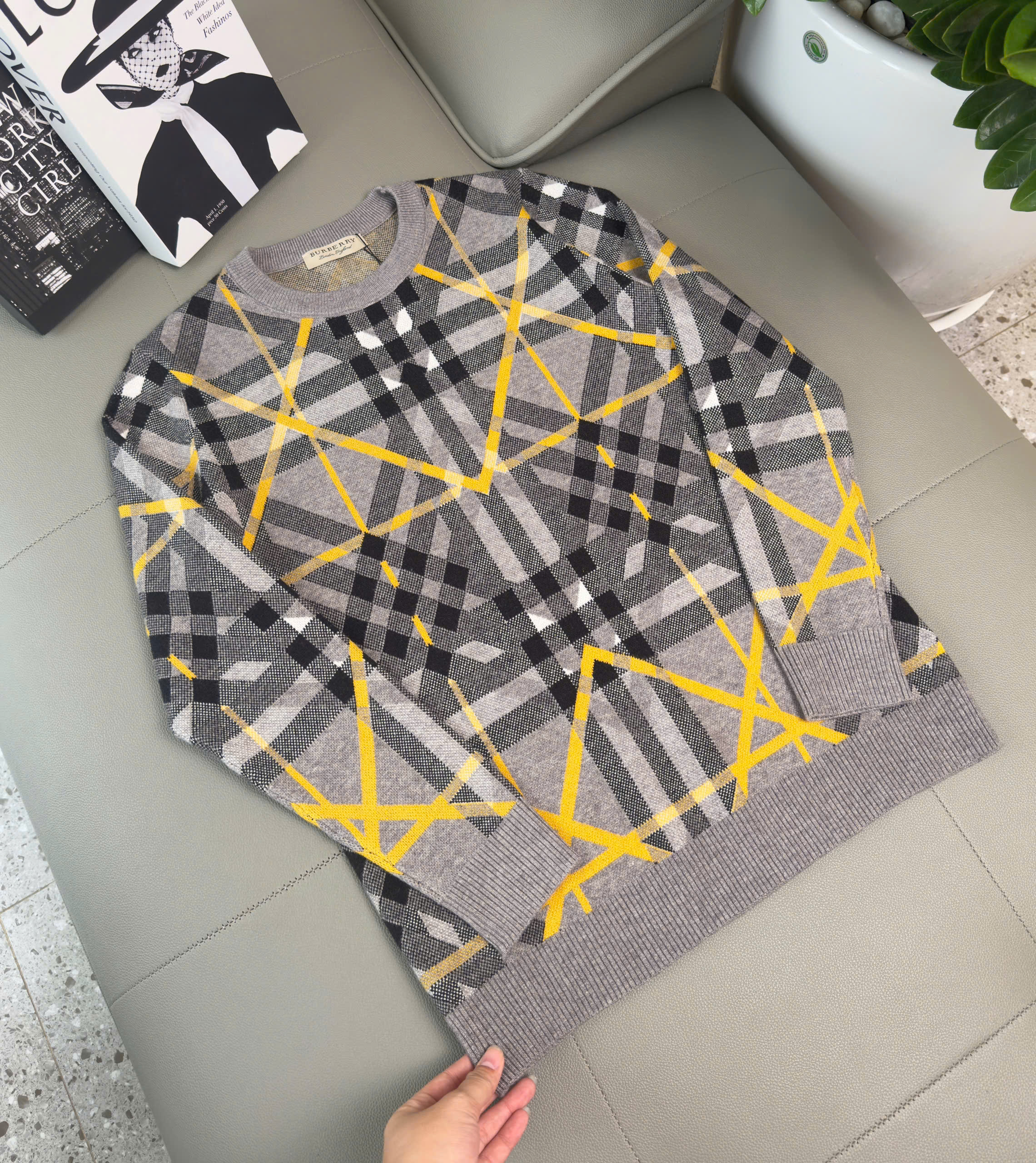 Áo sweater len Burberry BBR Xám Ghi kẻ sọc Like AUth M-XXL DDT