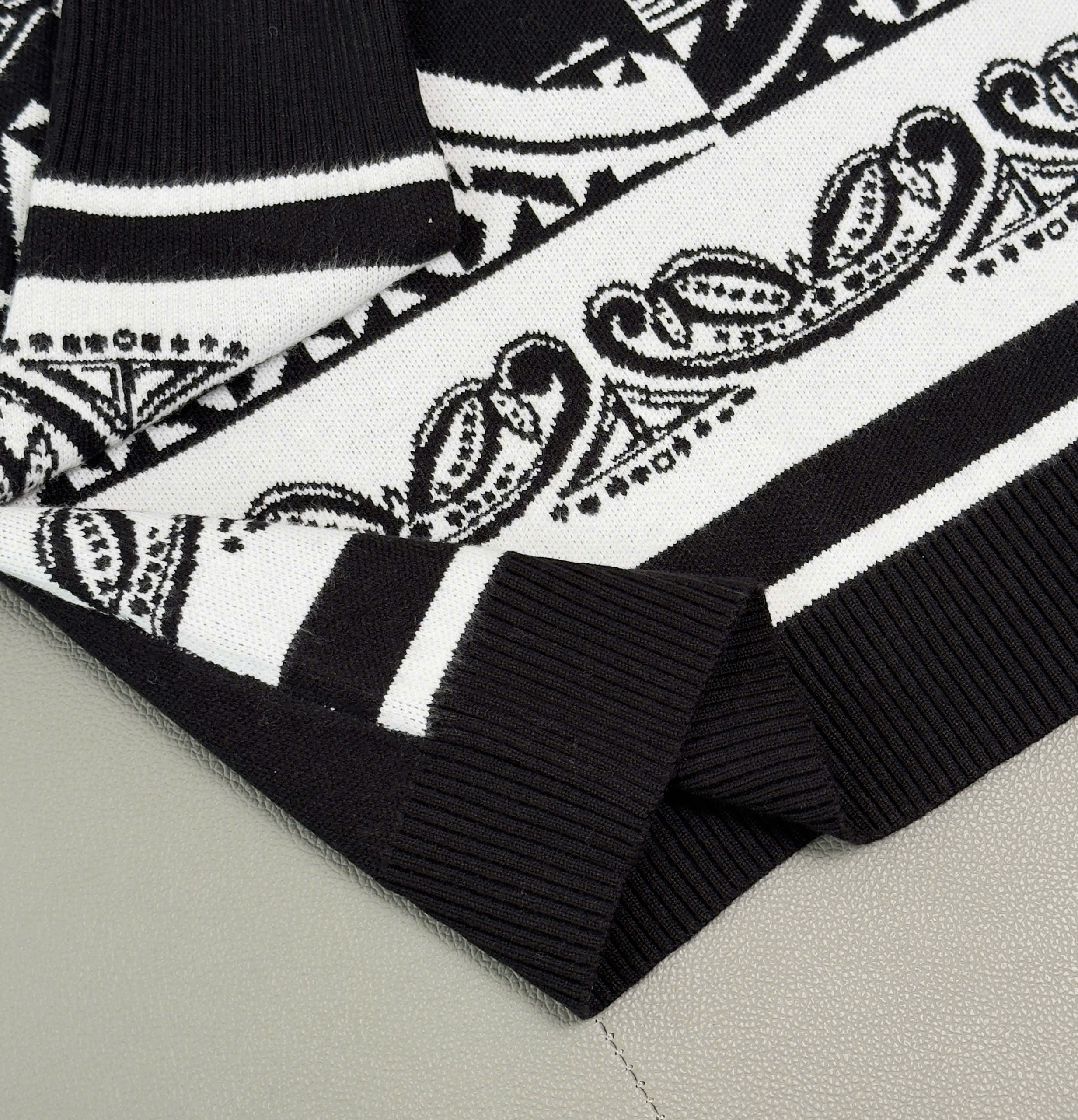 Áo sweater len Dolce Gabbana DG Đen Trắng logo trái tim Like AUth M-XXL DDT