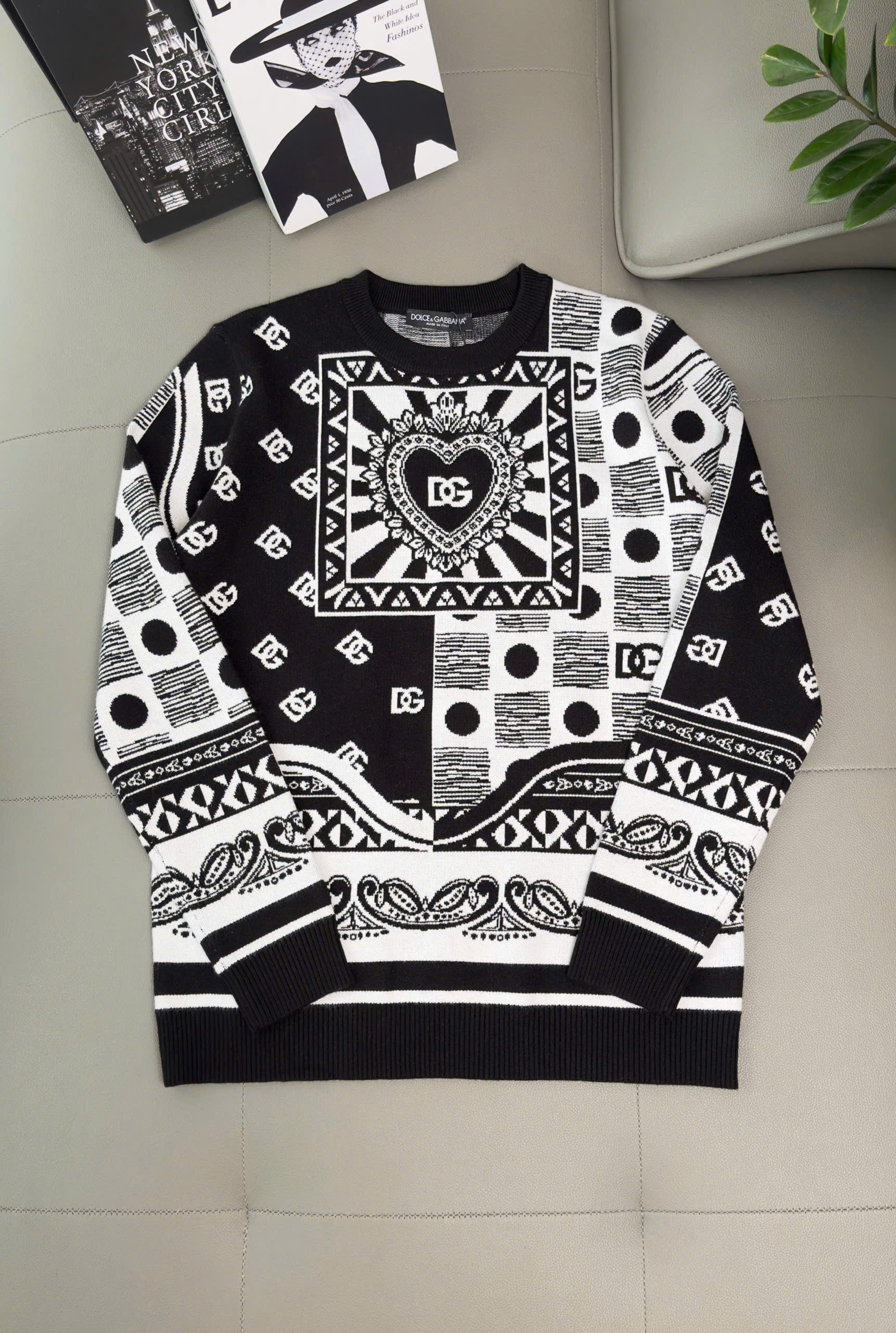 Áo sweater len Dolce Gabbana DG Đen Trắng logo trái tim Like AUth M-XXL DDT