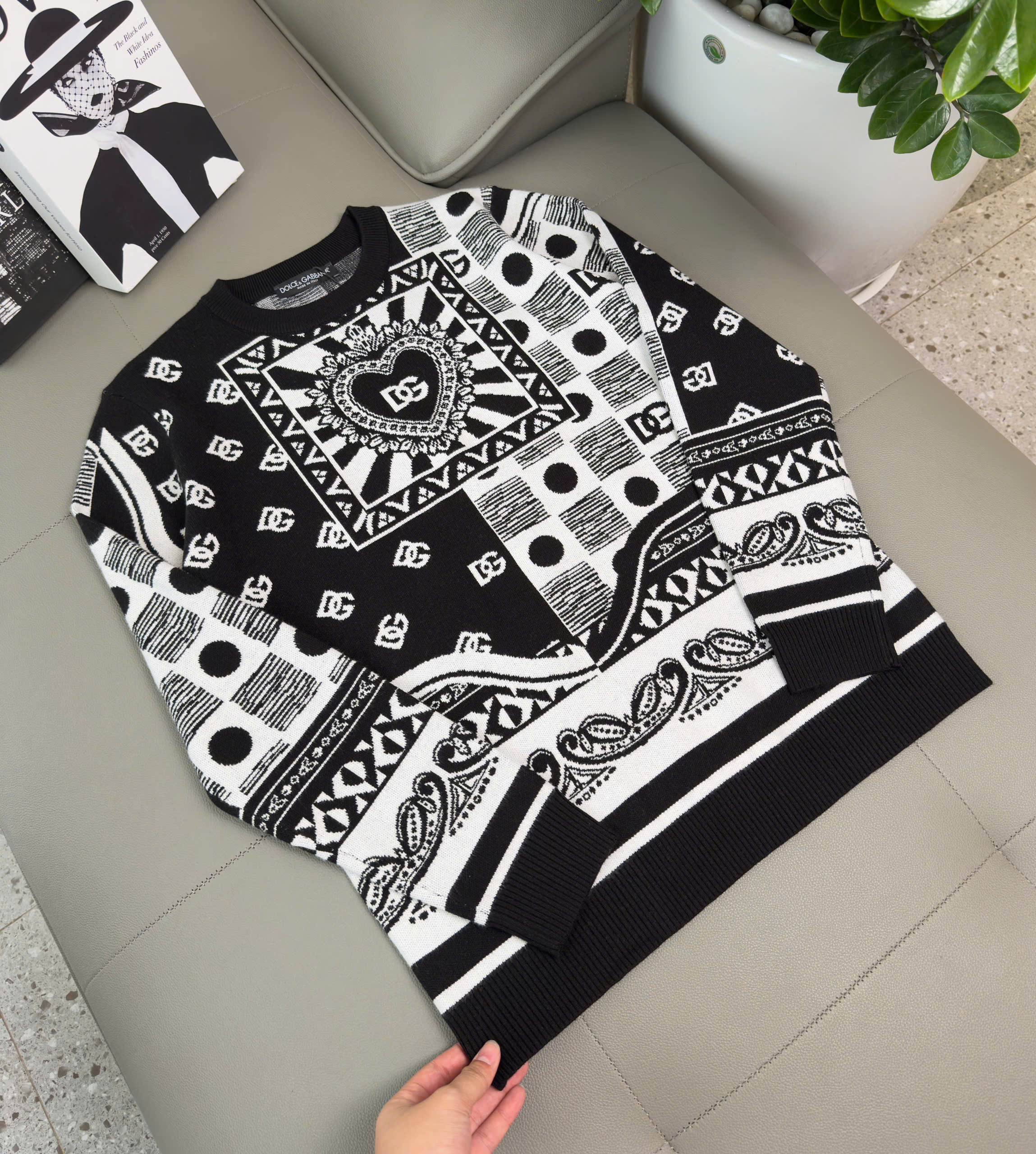 Áo sweater len Dolce Gabbana DG Đen Trắng logo trái tim Like AUth M-XXL DDT