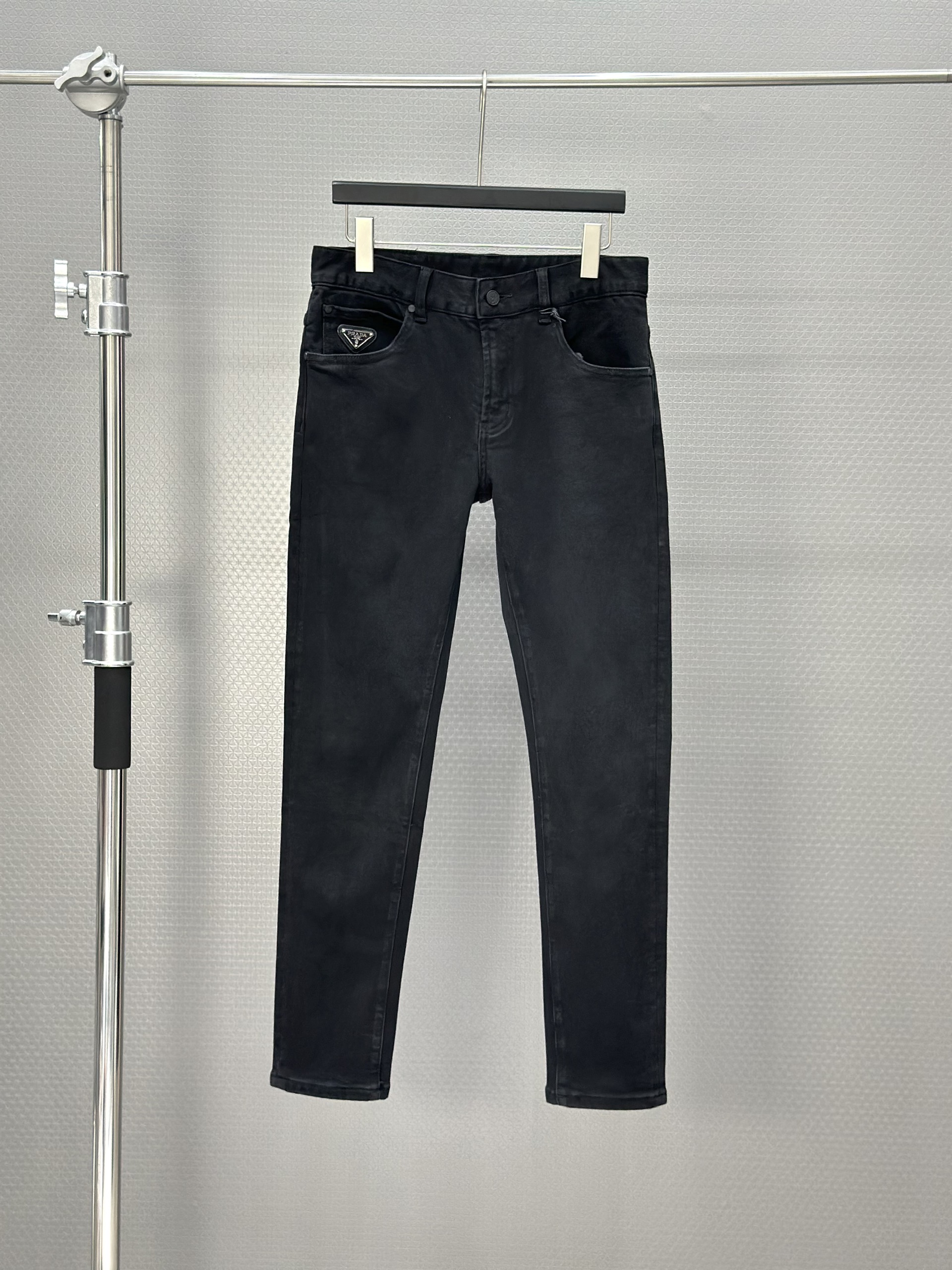 Quần bò Jean Prada Đen trơn logo tam giác tag túi Like Auth 28-34 VTN