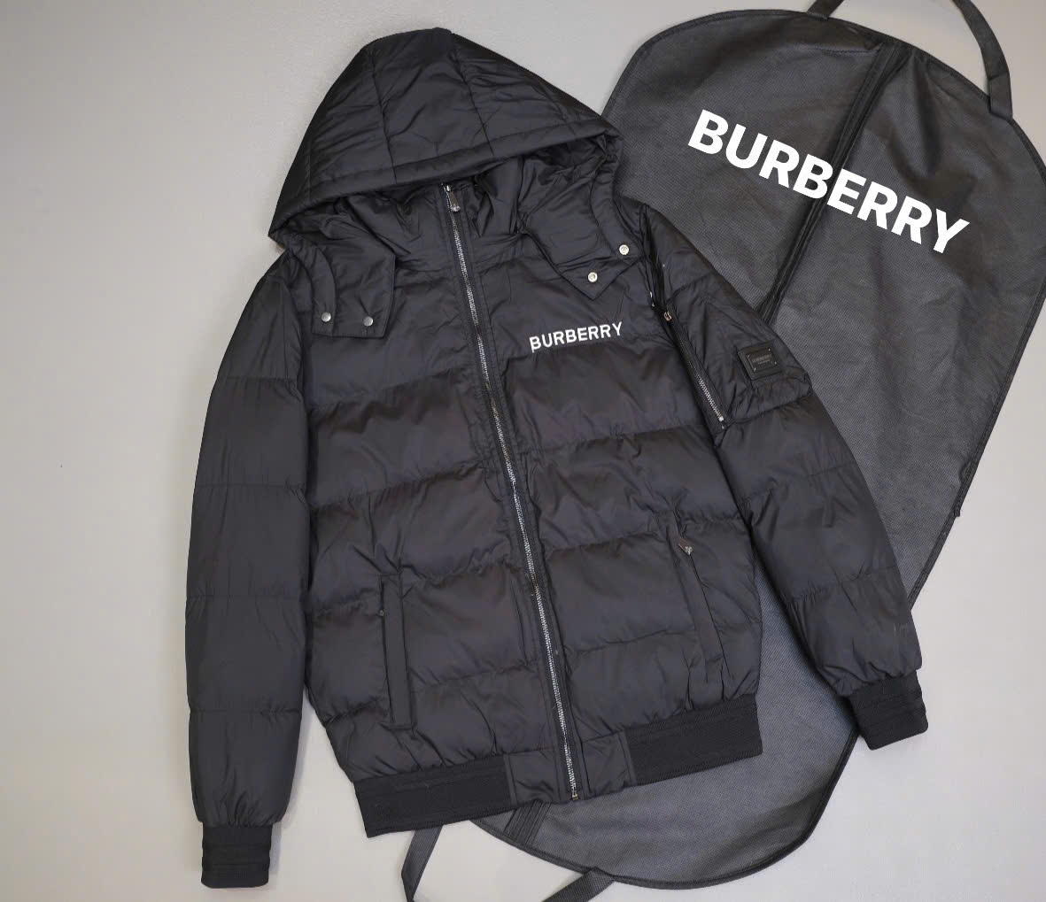 Áo khoác phao Burberry BBR Đen mũ chùm logo thêu ngực tag vuông tay Like Auth M-XXL DDT