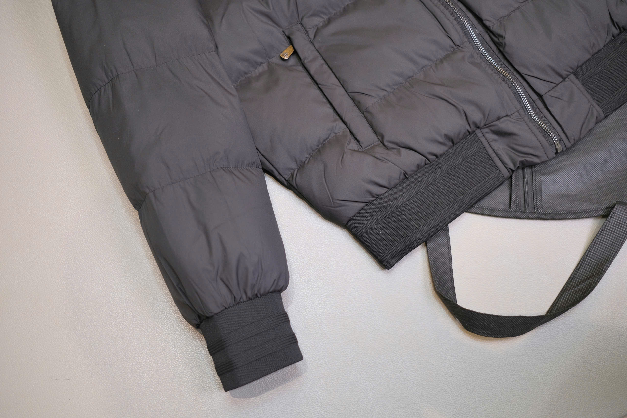 Áo khoác phao Burberry BBR Đen mũ chùm logo thêu ngực tag vuông tay Like Auth M-XXL DDT