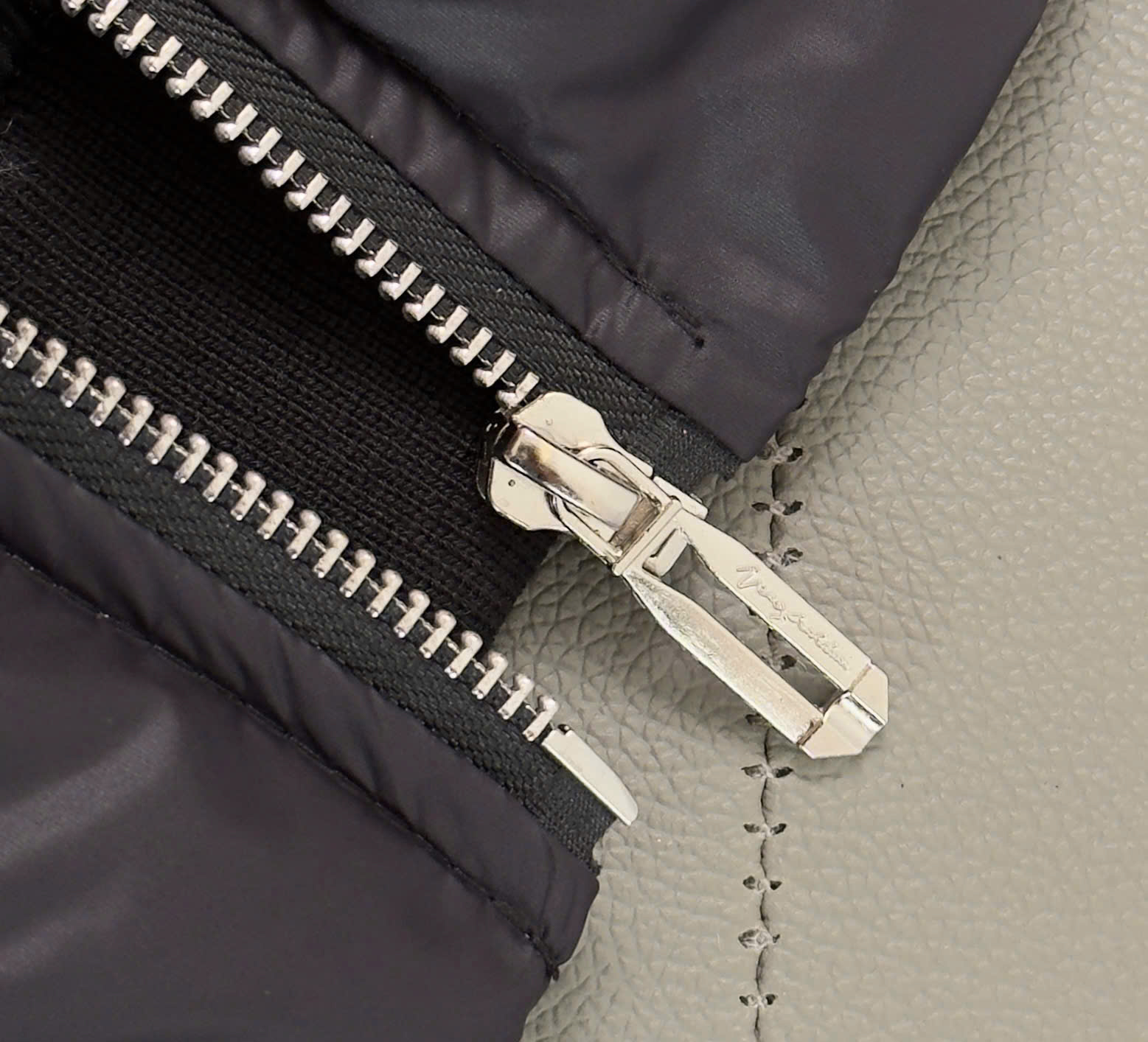 Áo khoác phao Dior CD tay len mũ tháo rời Like Auth M-XXL DDT