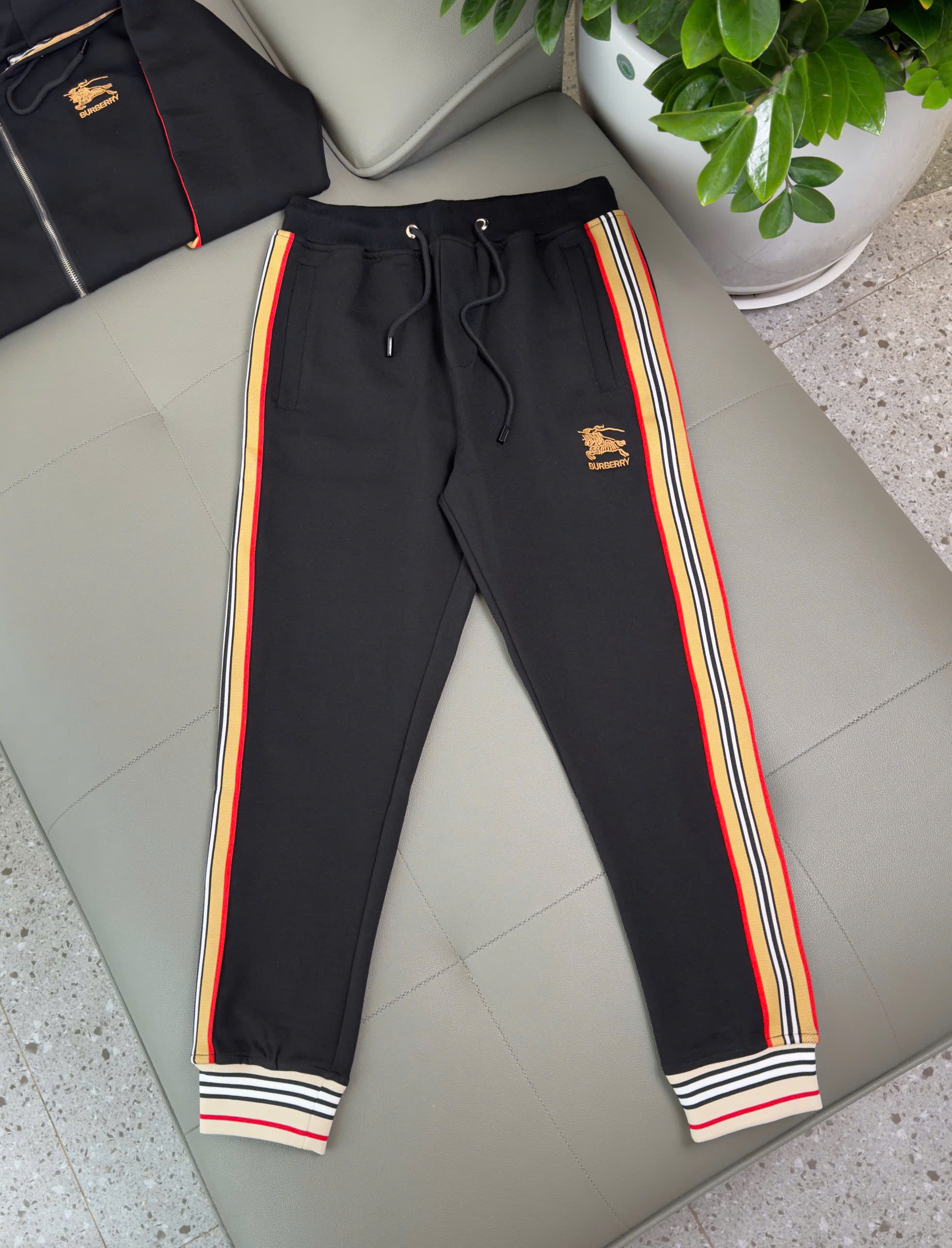 Set bộ nỉ Burberry BBR Đen kẻ viền logo thêu Ngựa bay mũ chùm Like Auth M-3XL DDT