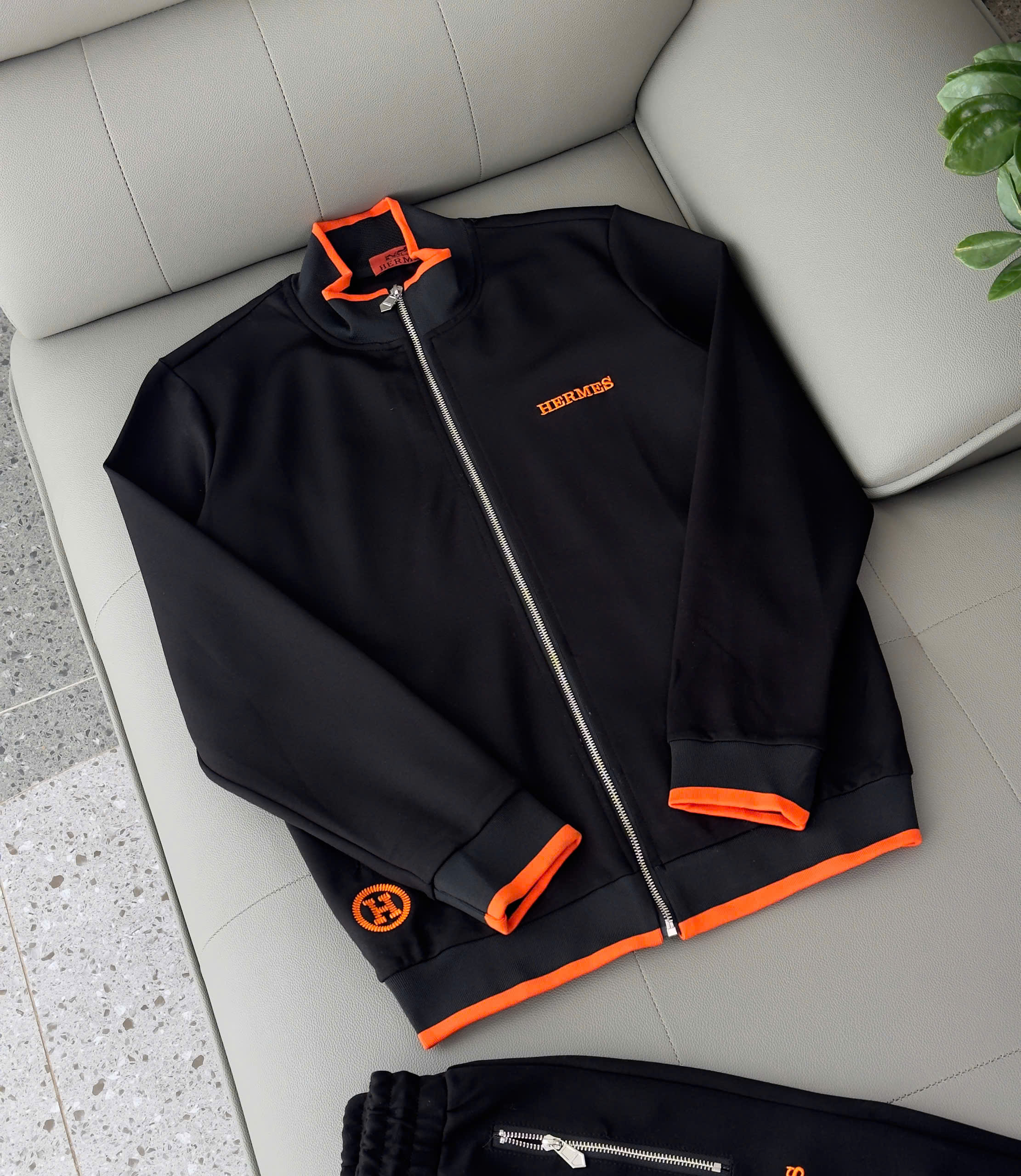 Set bộ nỉ Hermes HM logo thêu ngực Đen kẻ viền Cam Like Auth M-XXL DDT