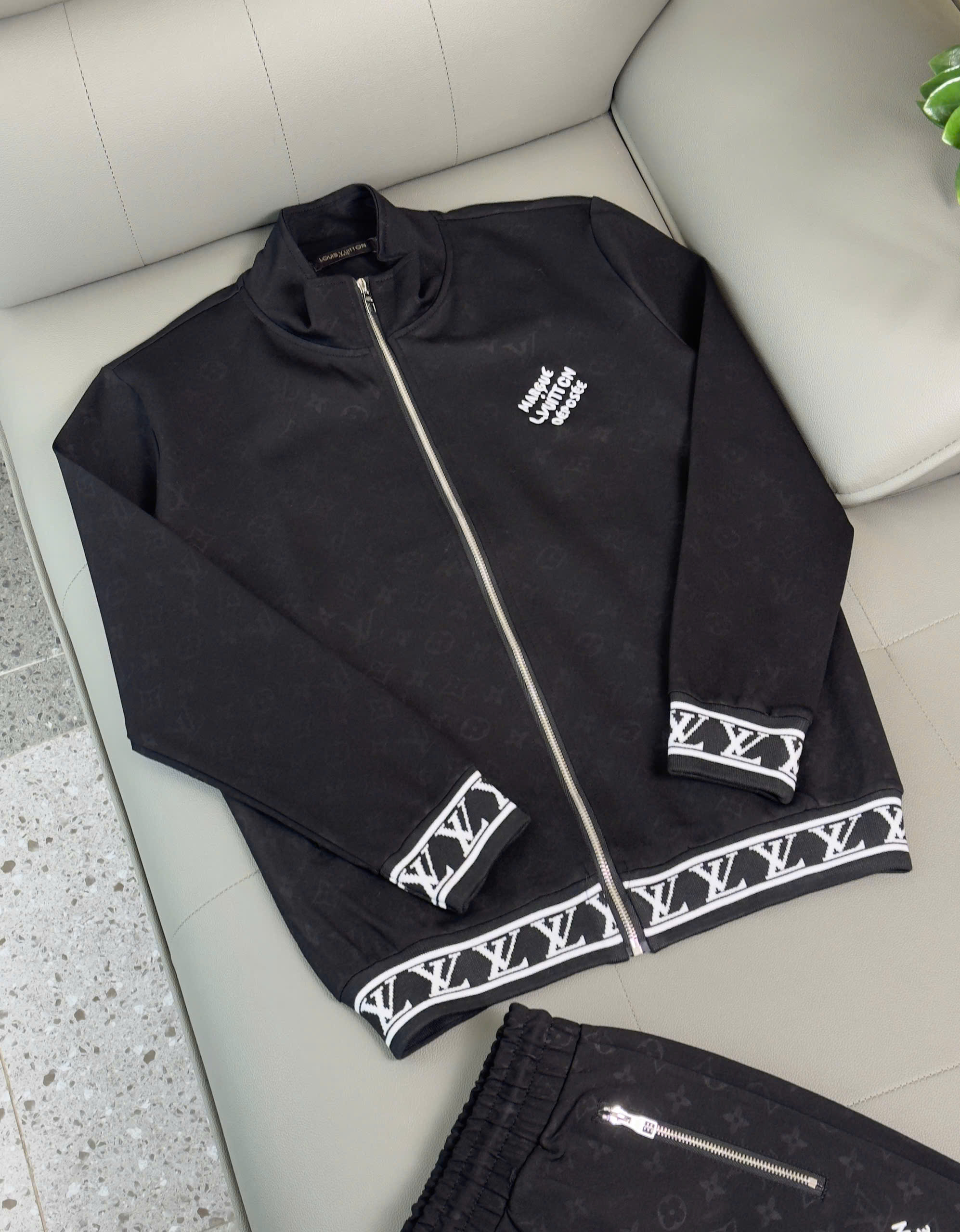 Set bộ nỉ Louis Vuitton LV Đen check viền monogram Like Auth M-XXL DDT