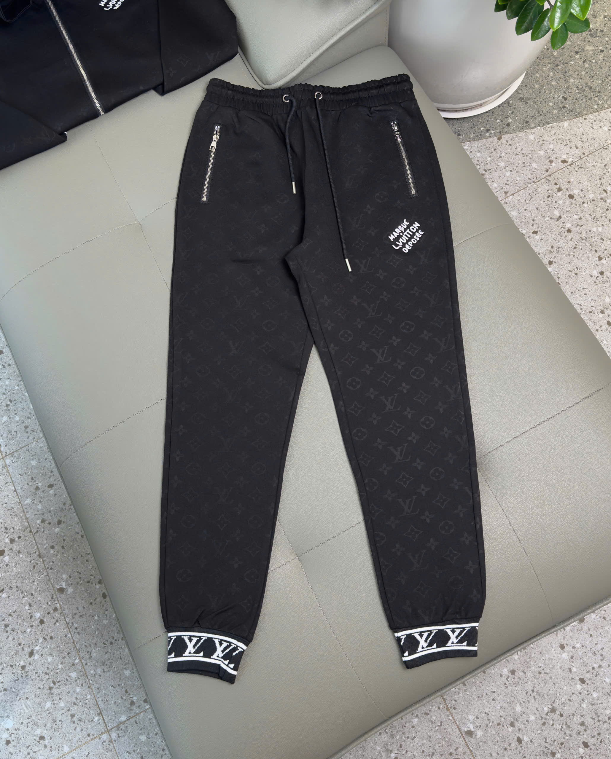 Set bộ nỉ Louis Vuitton LV Đen check viền monogram Like Auth M-XXL DDT