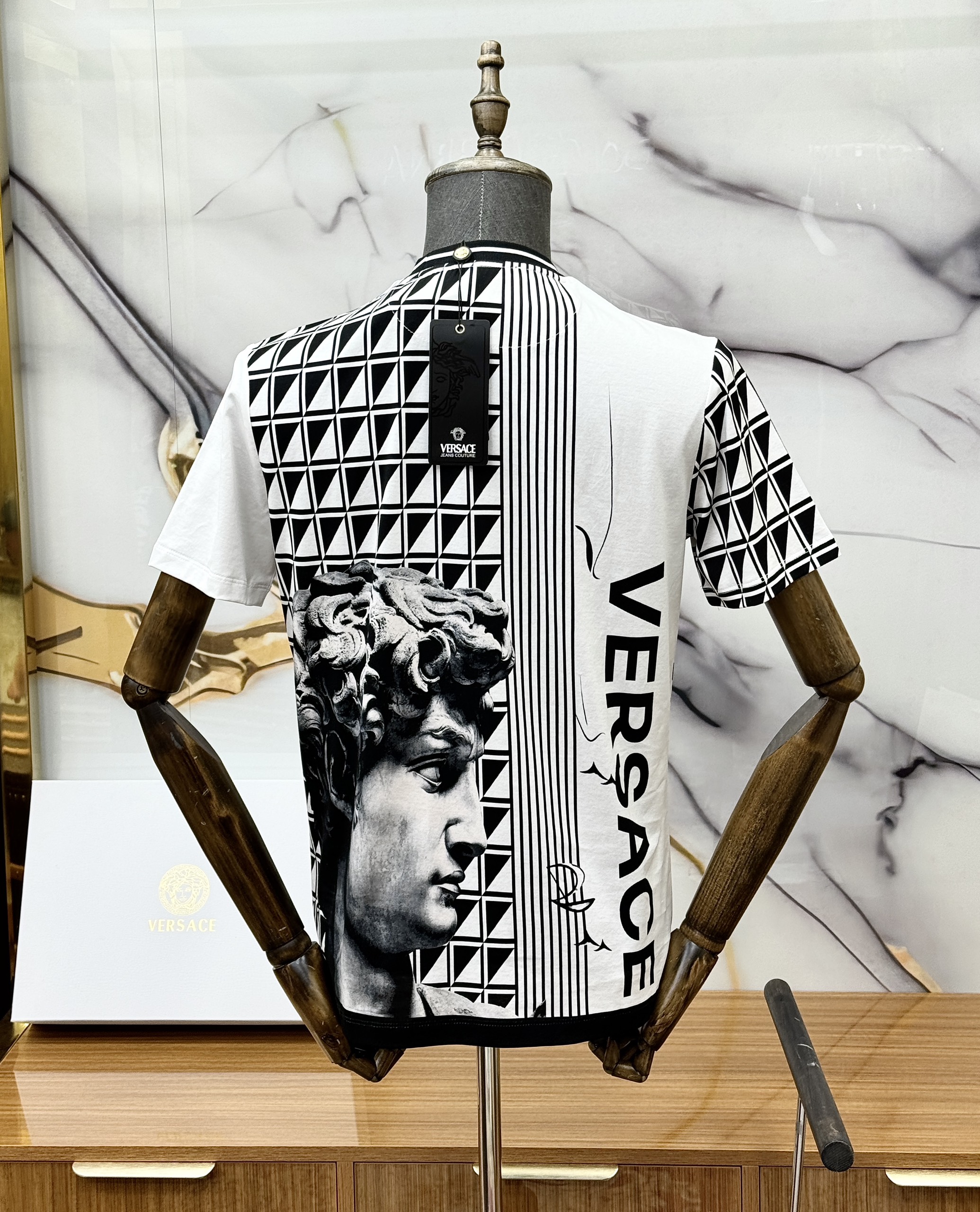 Áo phông T-shirt Versace VS Trắng họa tiết logo mặt tượng phối kẻ ô Đen Like Auth on web CD
