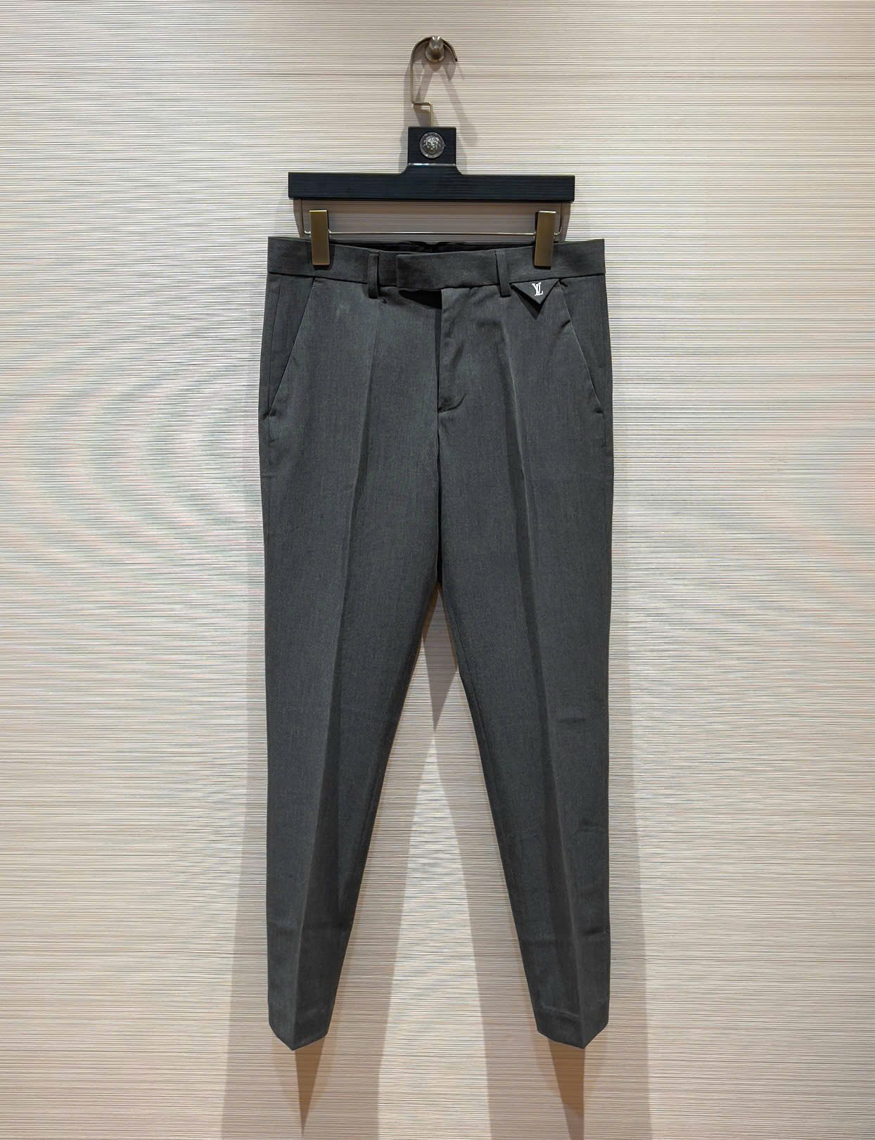 Quần âu tây Louis Vuitton LV Xám logo bạc tag cạp 28-36 DDT