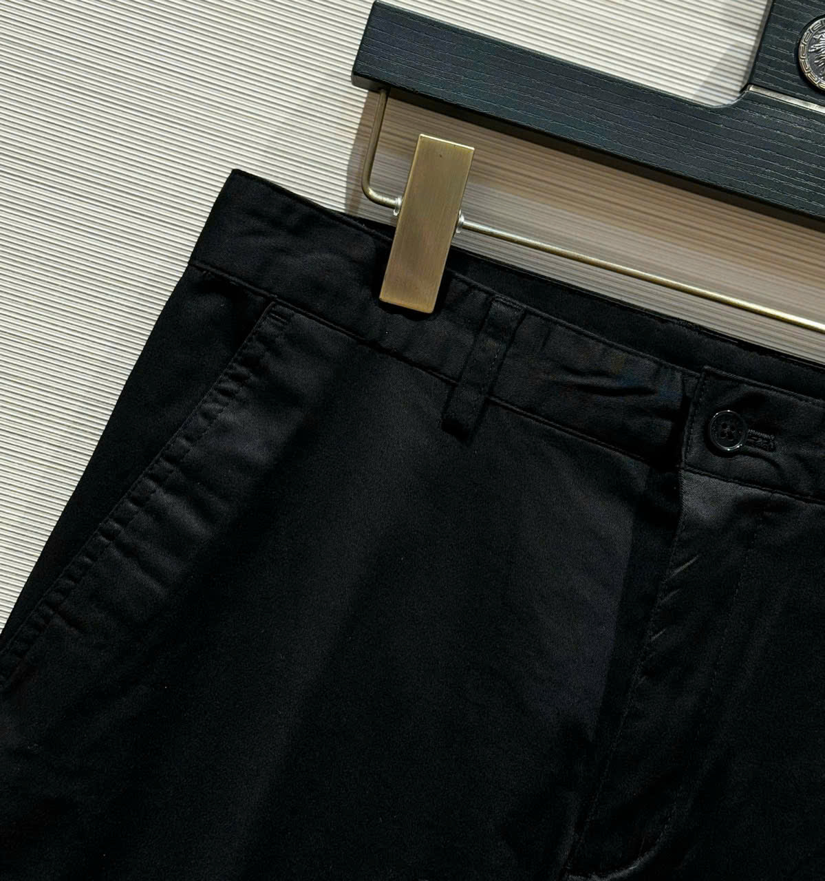 Quần Kaki Dolce Gabbana DG Đen tag vuông túi sau Like Auth 28-36 DDT