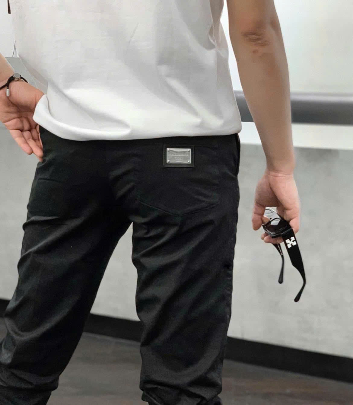 Quần Kaki Dolce Gabbana DG Đen tag vuông túi sau Like Auth 28-36 DDT