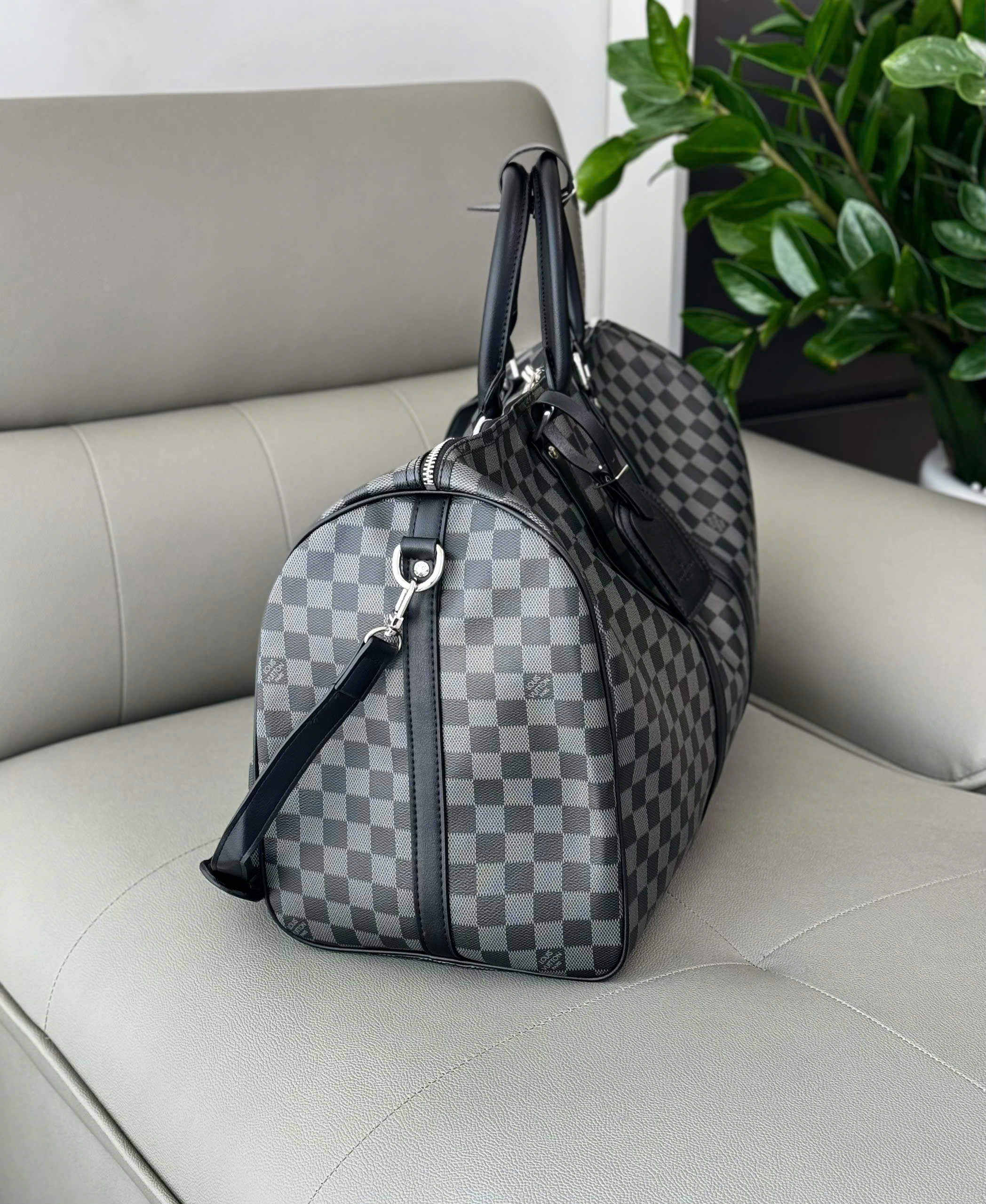 Túi trống du lịch Louis Vuitton LV Đen Caro Like Auth size 50 DDT