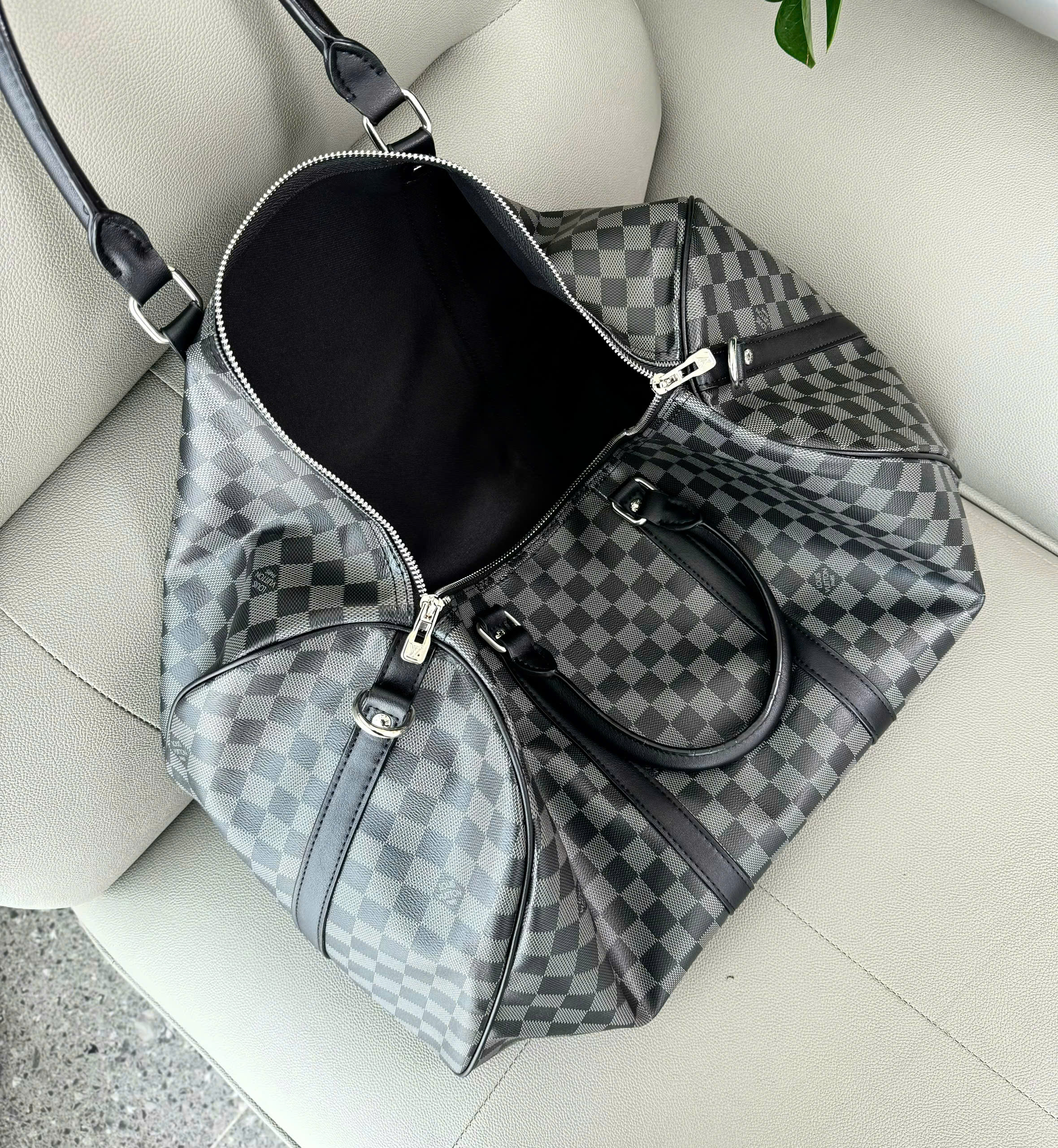Túi trống du lịch Louis Vuitton LV Đen Caro Like Auth size 50 DDT