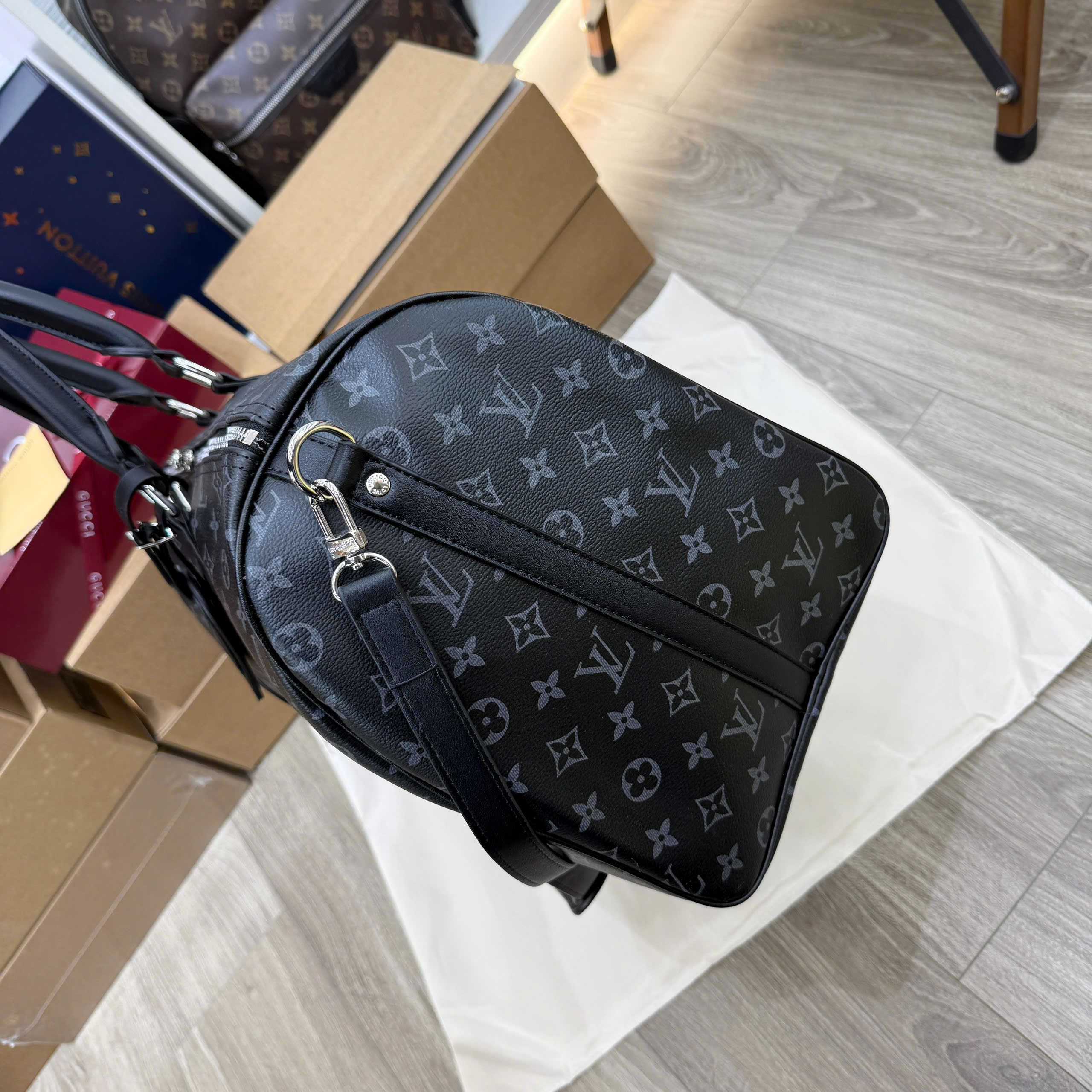 Túi trông du lịch Louis Vuitton LV Keepall Black monogram Like Auth size 50 PLD