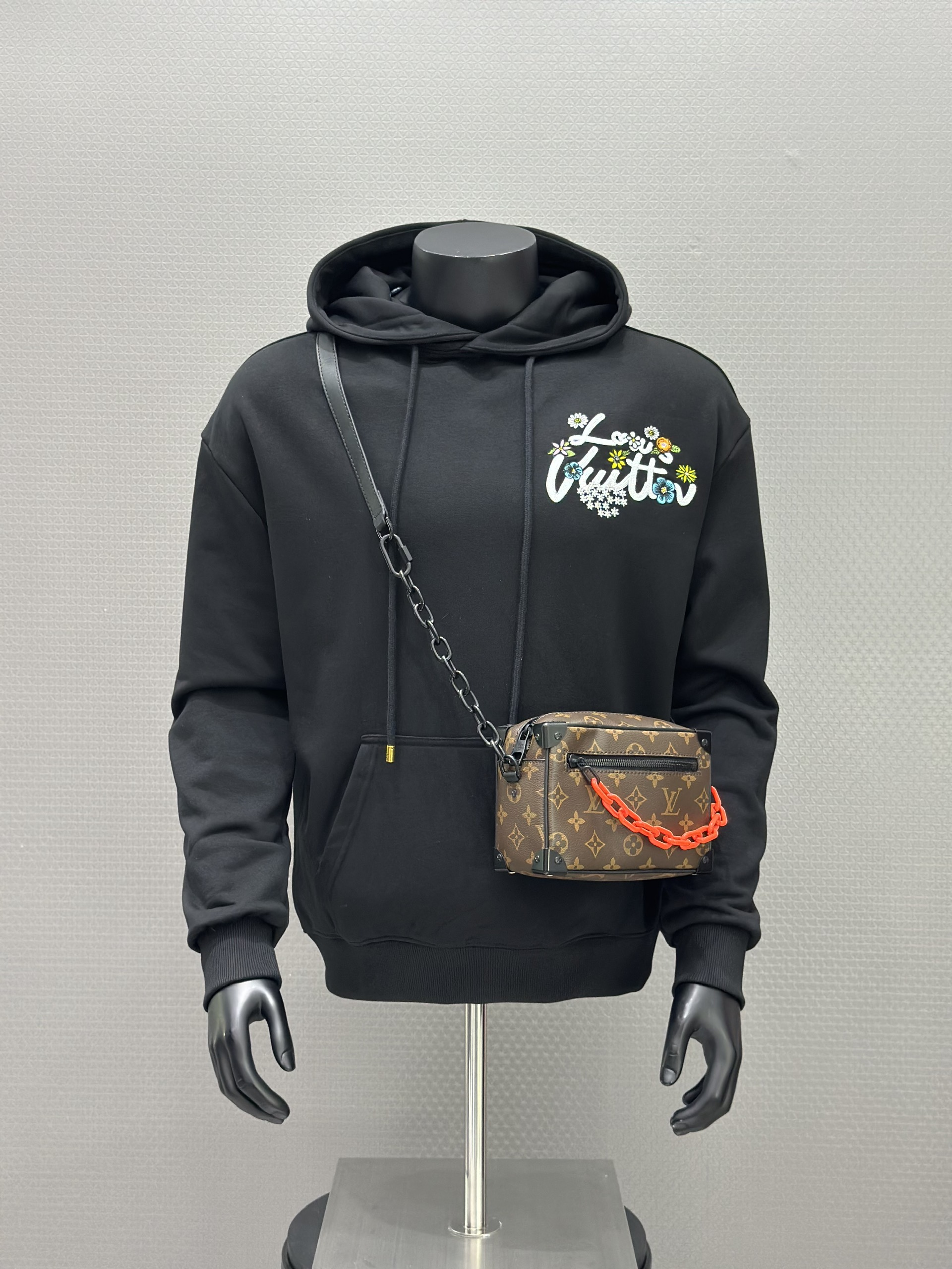 Áo Hoodie nỉ Louis Vuitton LV 1385 Đen logo thêu hoa Like Auth XS-L VTN