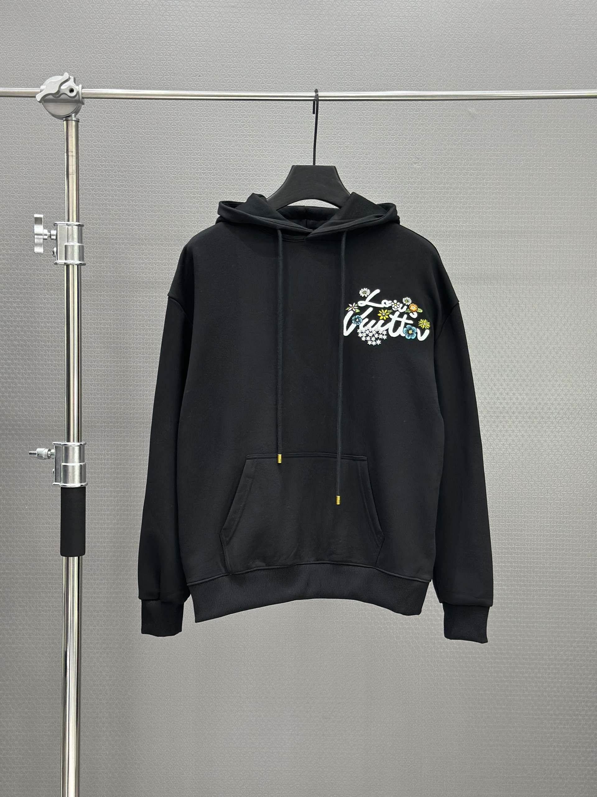 Áo Hoodie nỉ Louis Vuitton LV 1385 Đen logo thêu hoa Like Auth XS-L VTN