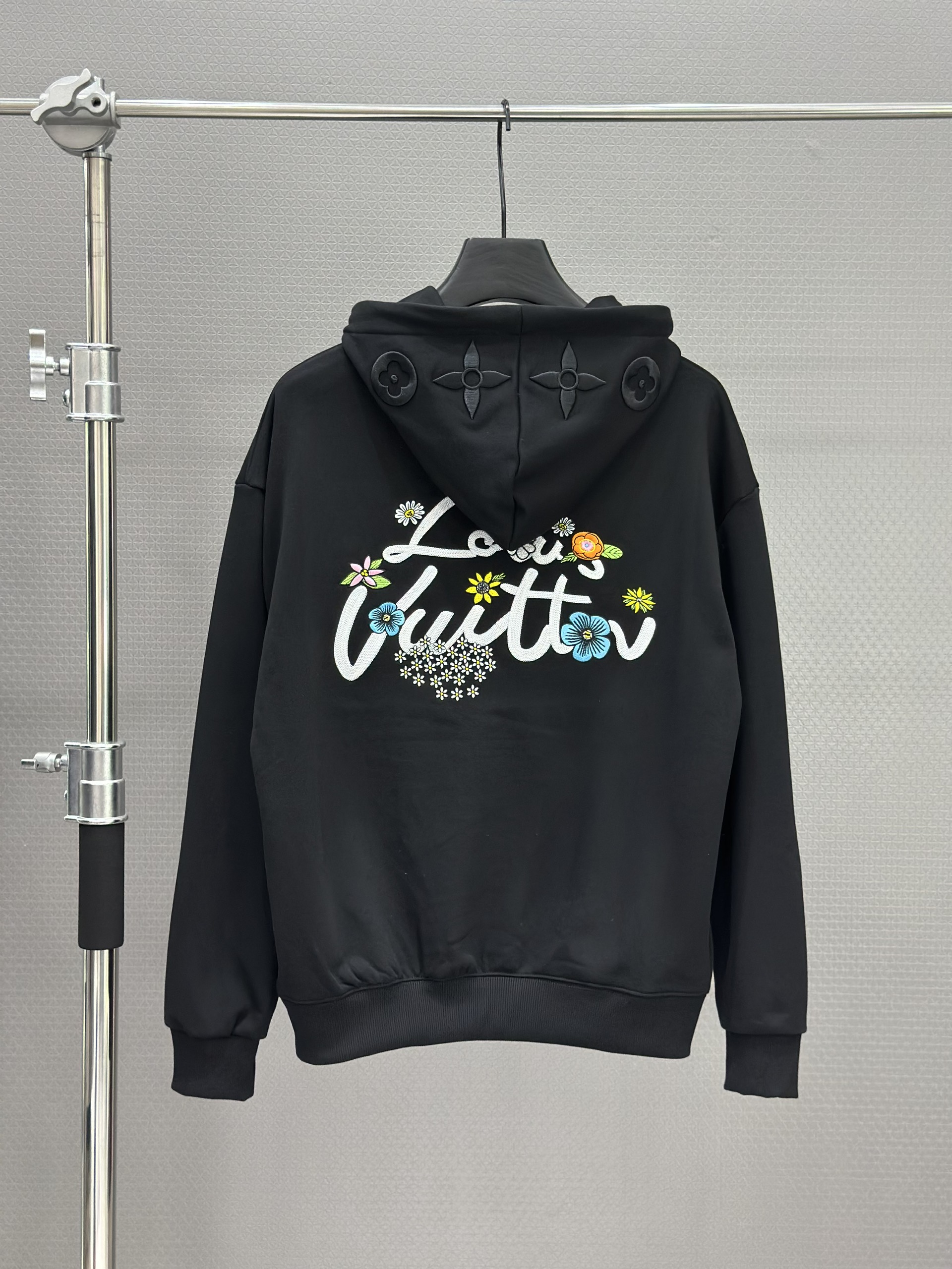 Áo Hoodie nỉ Louis Vuitton LV 1385 Đen logo thêu hoa Like Auth XS-L VTN
