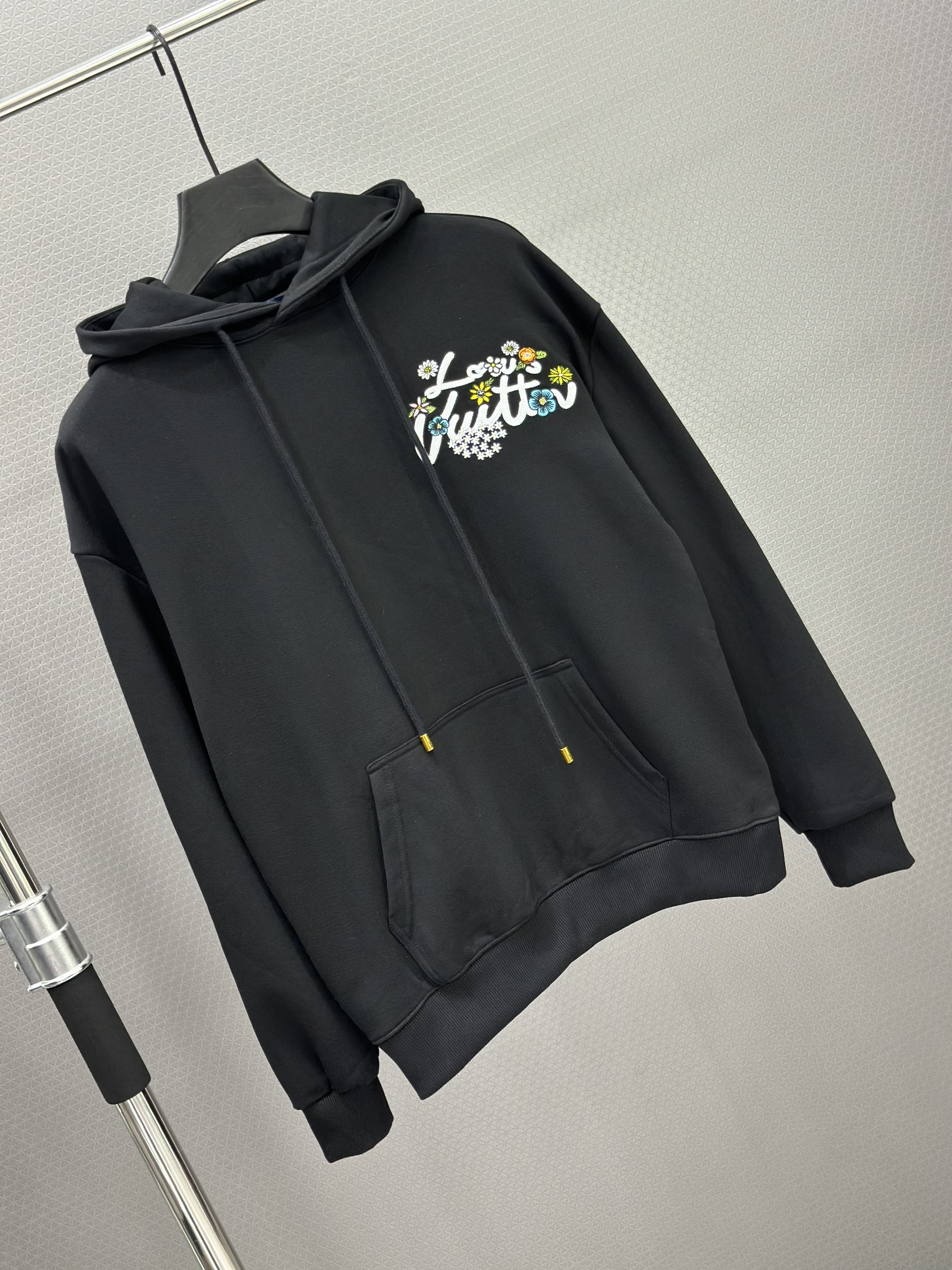 Áo Hoodie nỉ Louis Vuitton LV 1385 Đen logo thêu hoa Like Auth XS-L VTN