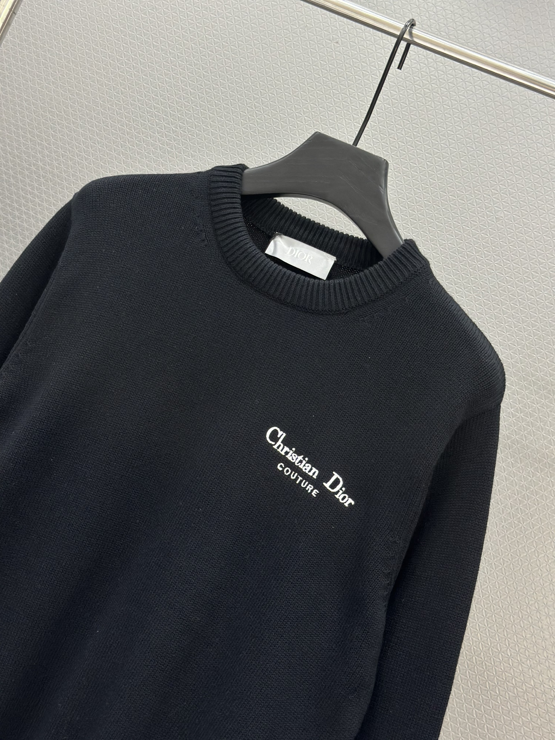 Áo sweater len Dior CD 1379 Đen logo thêu ngực lưng Like Auth 46-52 VTN