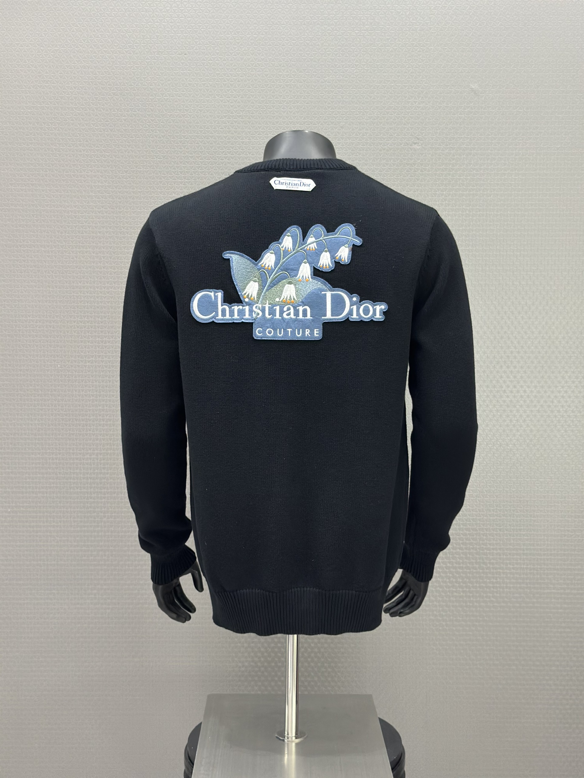 Áo sweater len Dior CD 1379 Đen logo thêu ngực lưng Like Auth 46-52 VTN