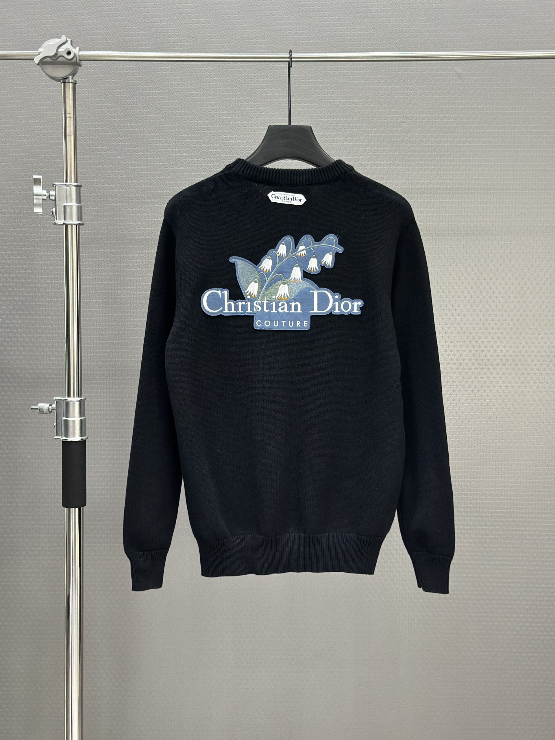 Áo sweater len Dior CD 1379 Đen logo thêu ngực lưng Like Auth 46-52 VTN