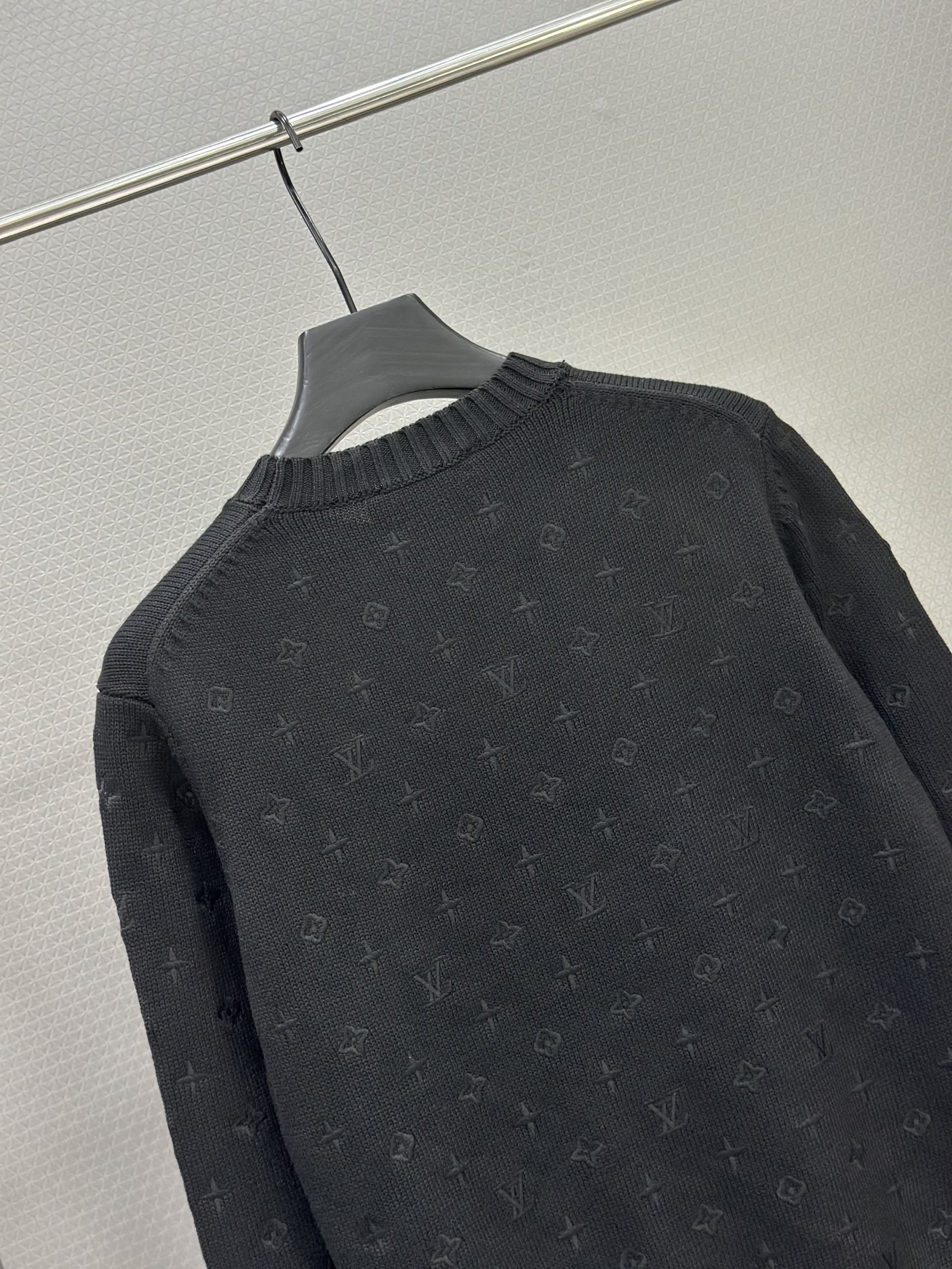 Áo sweater len Louis Vuitton LV 1387 Đen logo thêu monogram full Like Auth 46-52 VTN