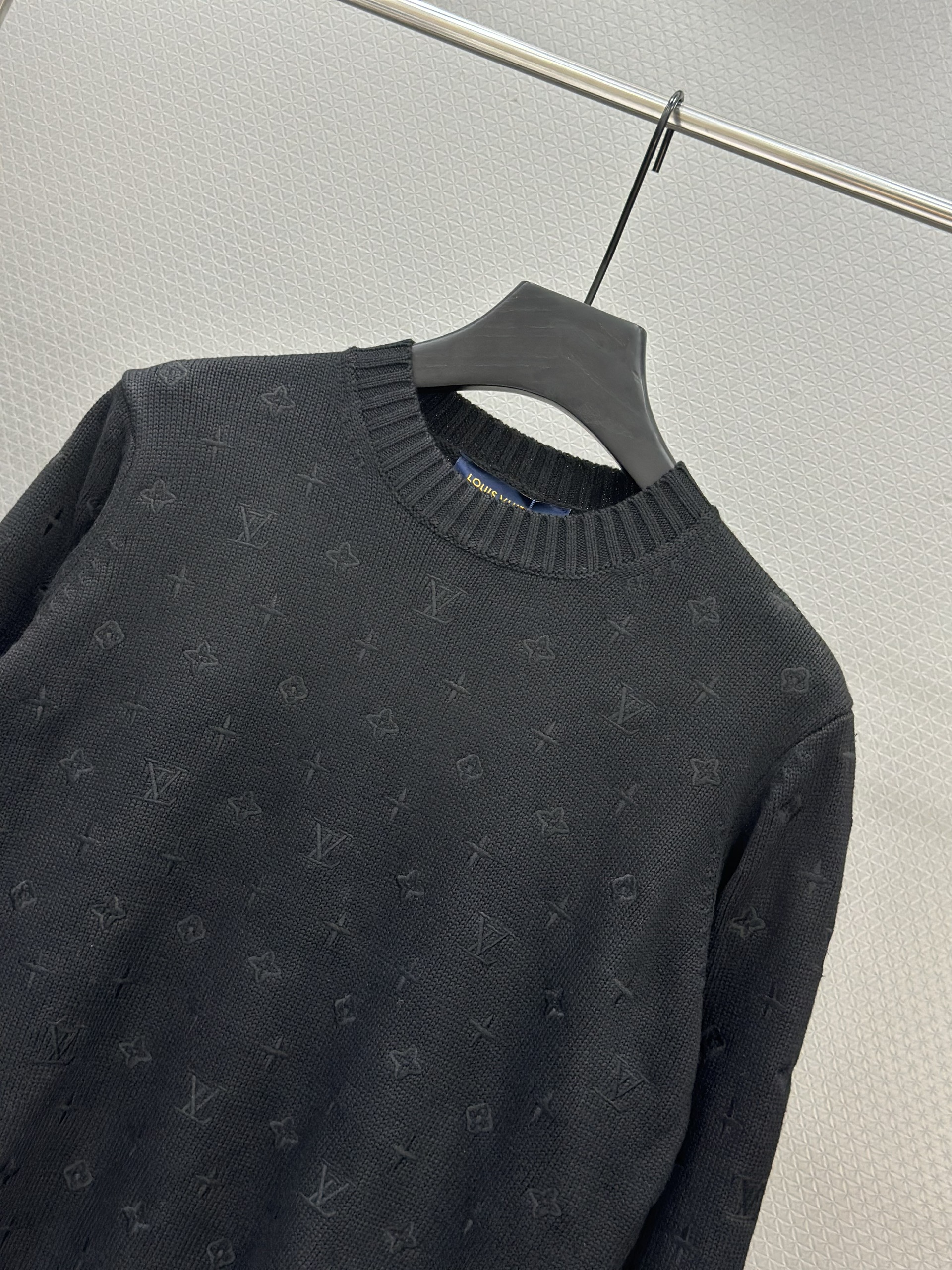 Áo sweater len Louis Vuitton LV 1387 Đen logo thêu monogram full Like Auth 46-52 VTN