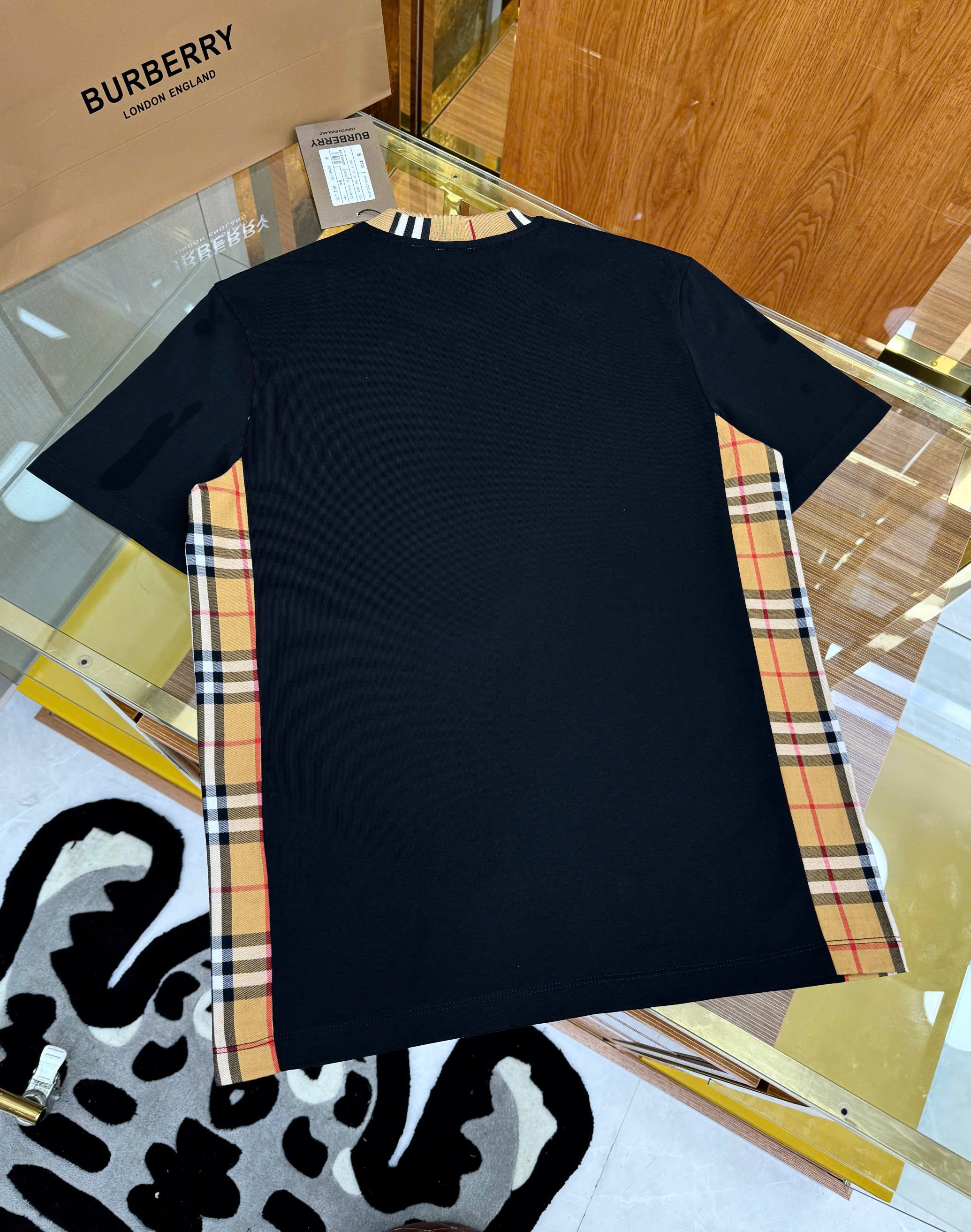 Áo phông T-shirt Burberry BBR logo thêu ngực phối kẻ sọc Nâu cổ sườn eo Like Auth on web CD