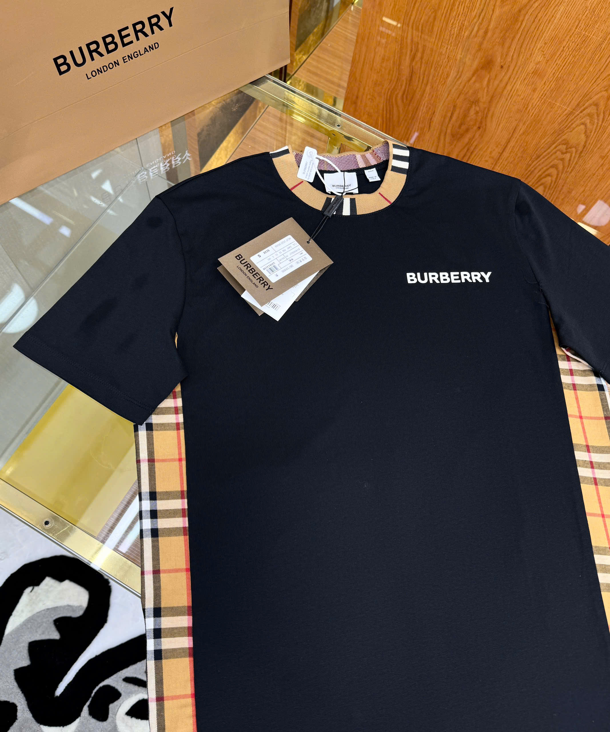 Áo phông T-shirt Burberry BBR logo thêu ngực phối kẻ sọc Nâu cổ sườn eo Like Auth on web CD