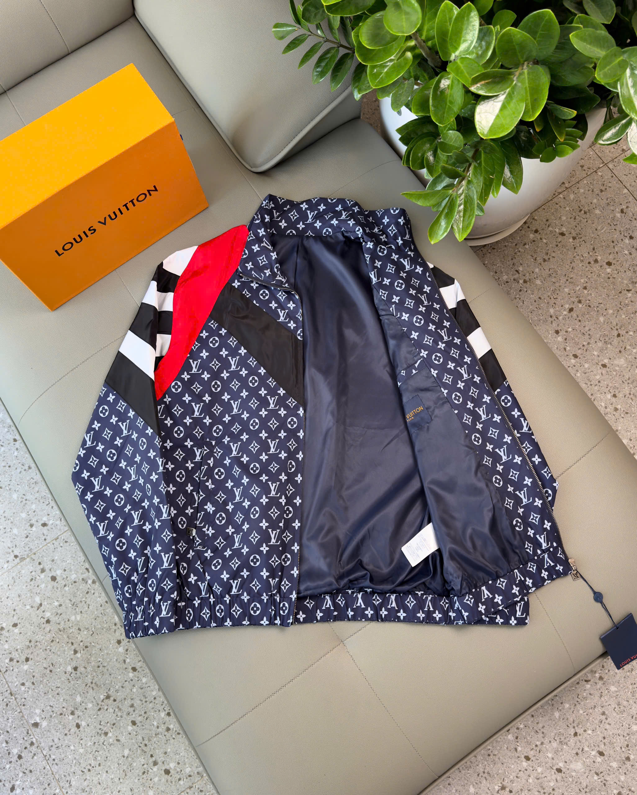 Áo khoác gió Louis Vuitton LV Xanh than monogram full check vai Like Auth S-L DDT