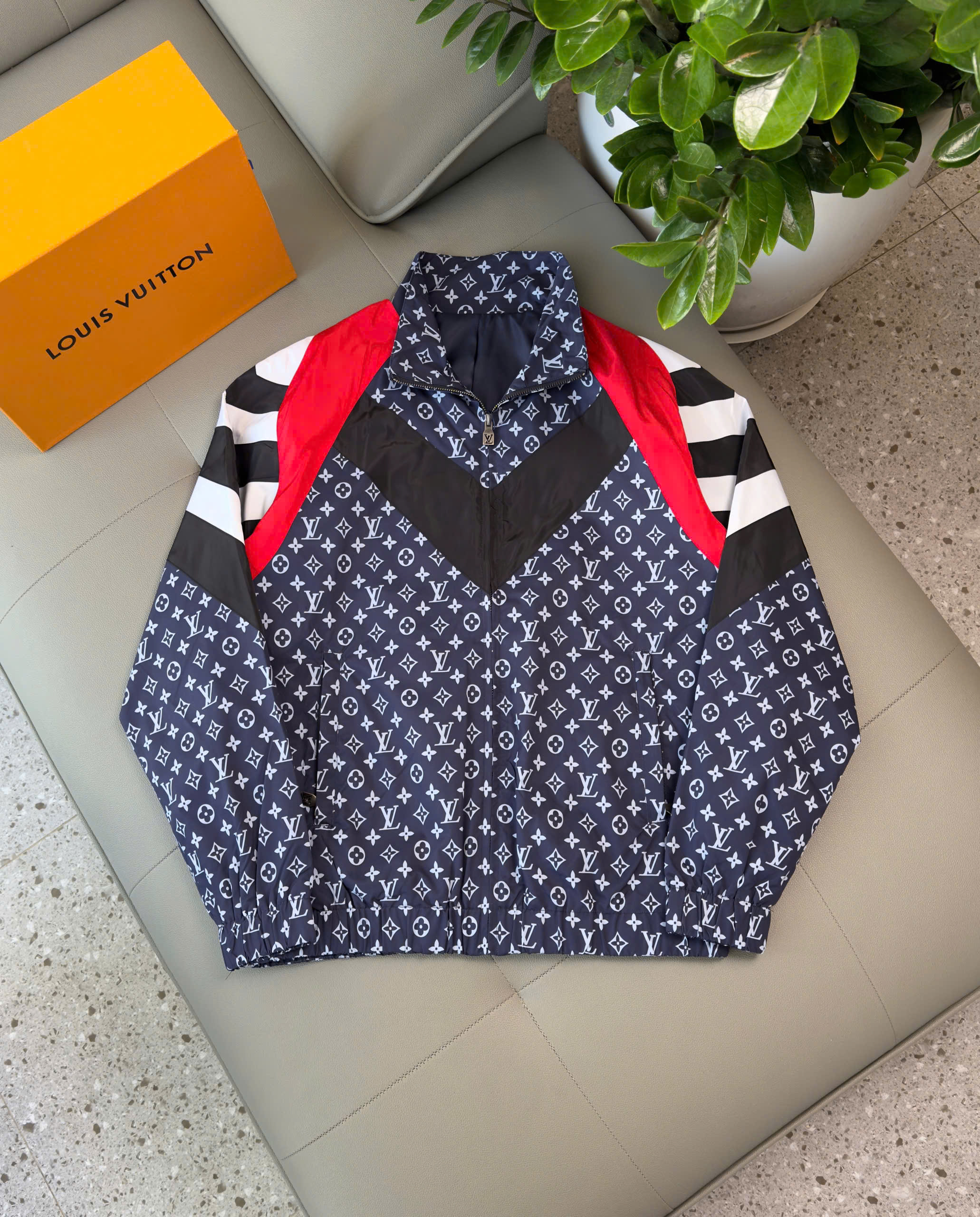 Áo khoác gió Louis Vuitton LV Xanh than monogram full check vai Like Auth S-L DDT