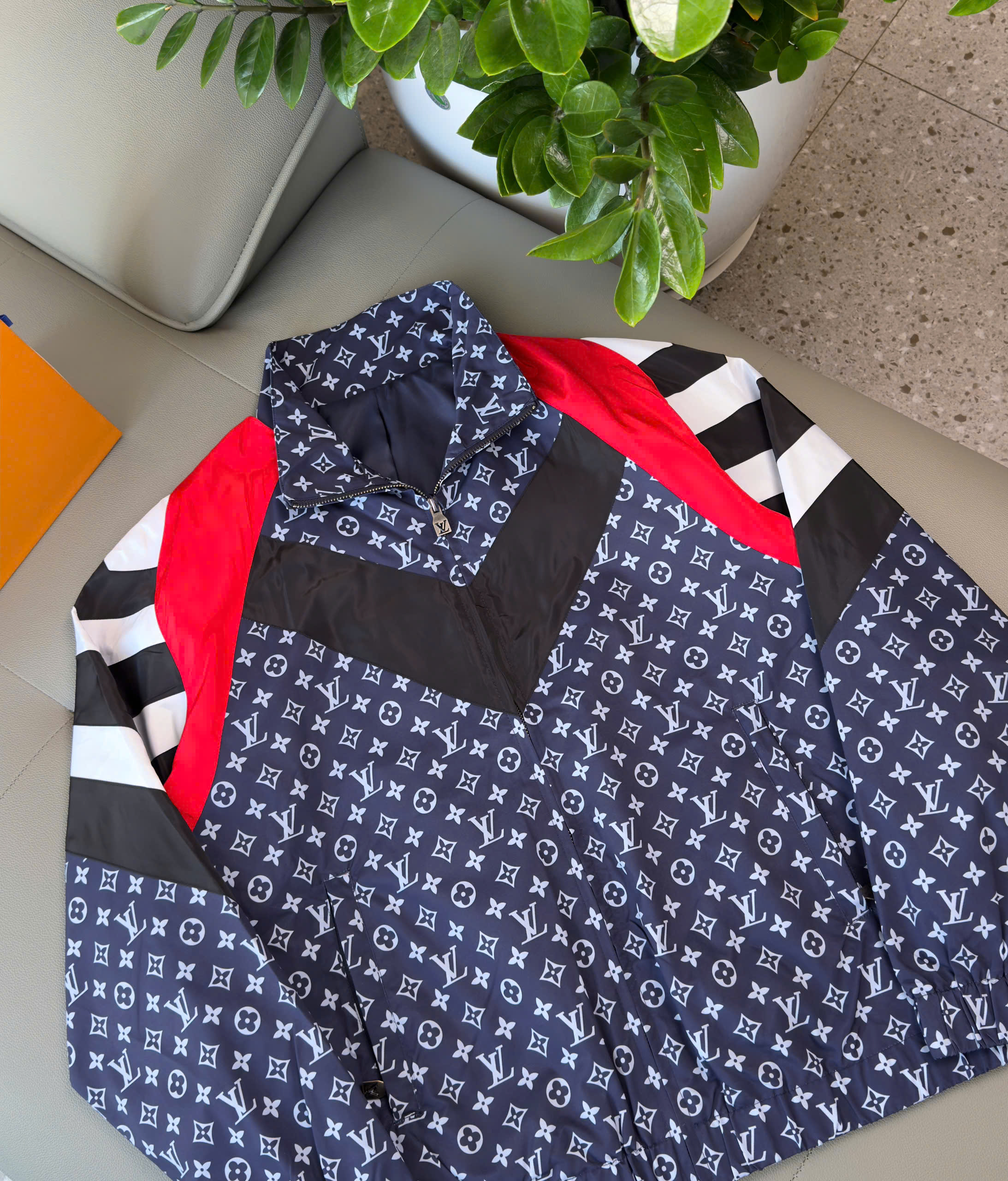 Áo khoác gió Louis Vuitton LV Xanh than monogram full check vai Like Auth S-L DDT