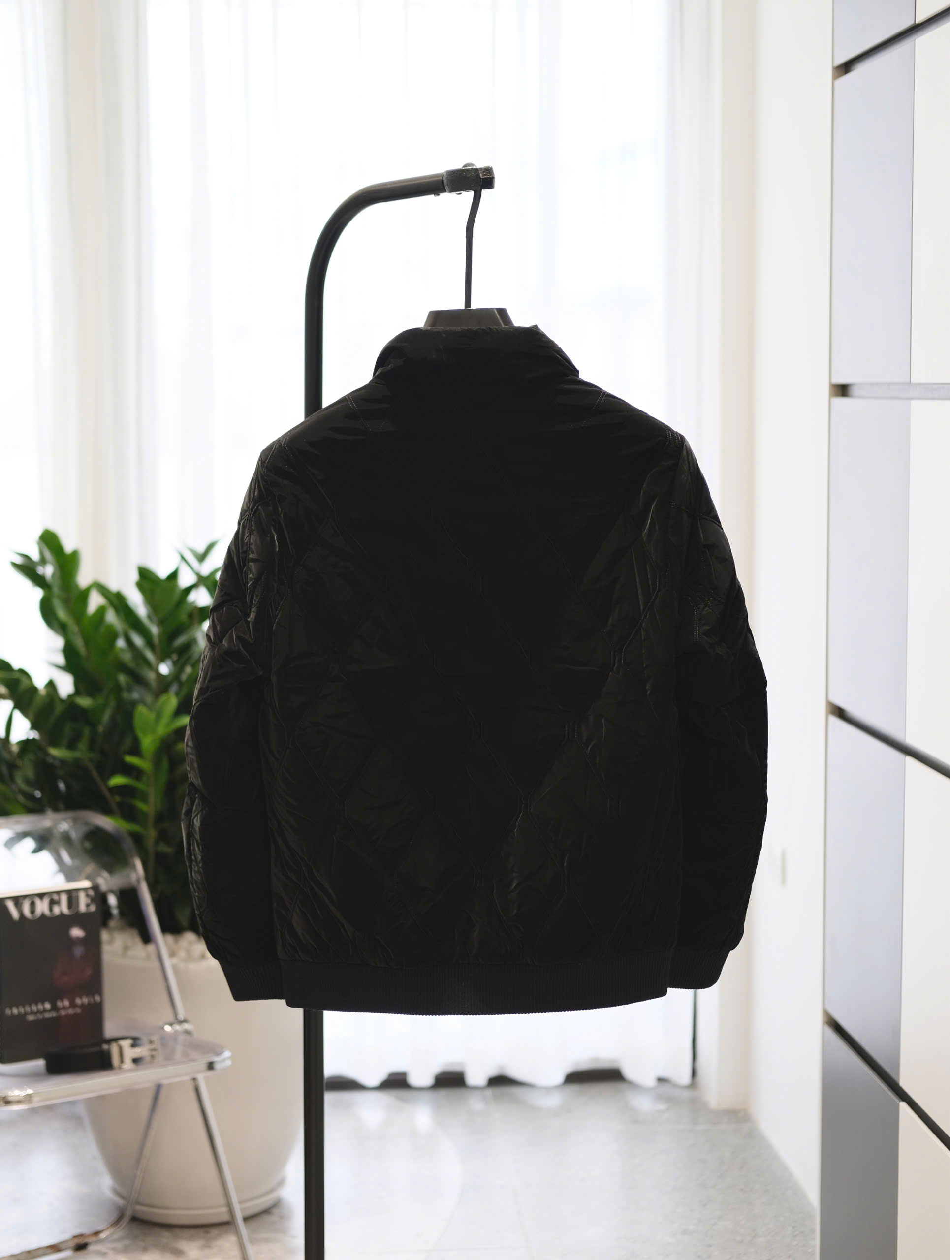 Áo khoác phao Dolce Gabbana Đen bóng cổ bẻ tag vuông ngực Like AUth 48-54 DDT