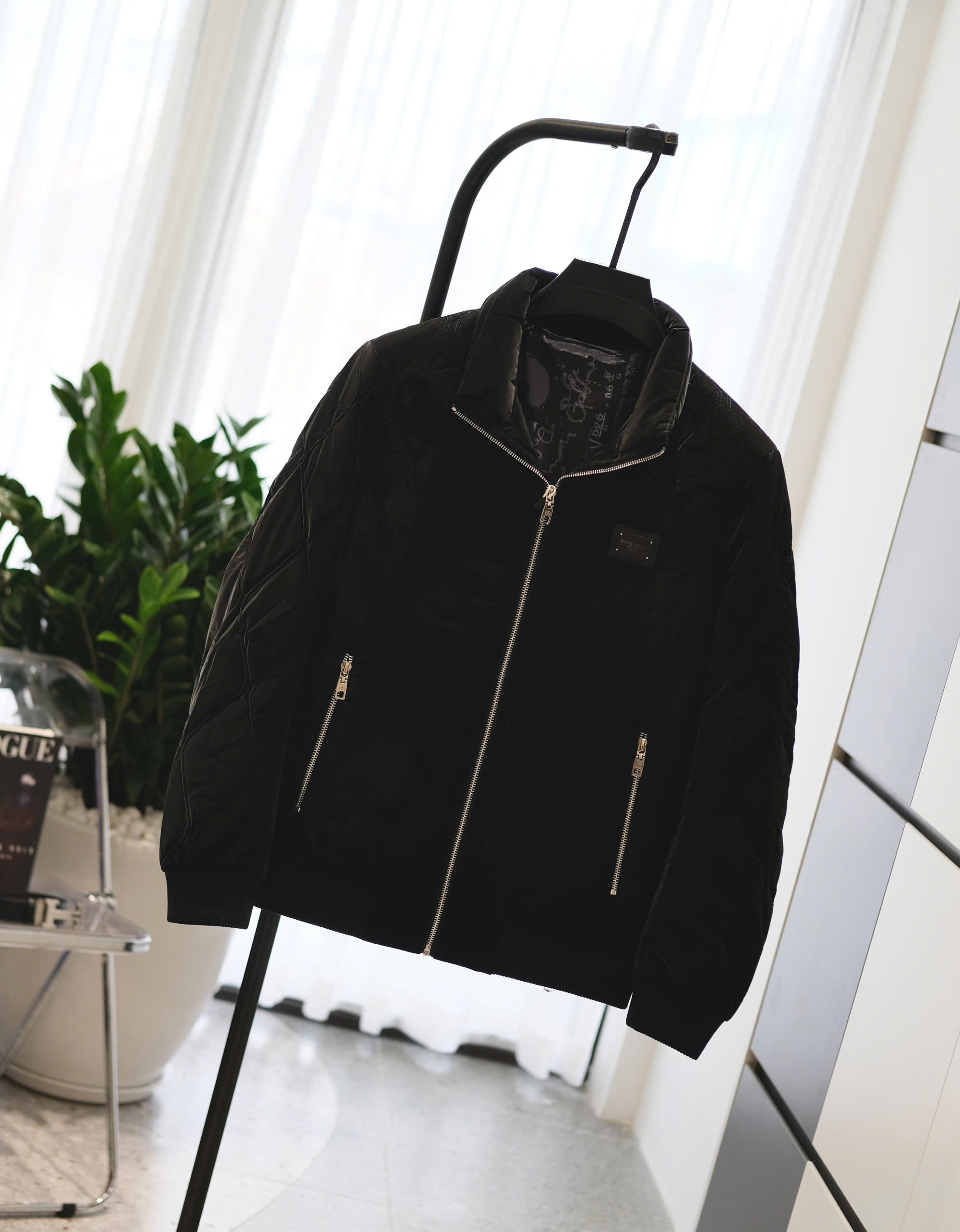 Áo khoác phao Dolce Gabbana Đen bóng cổ bẻ tag vuông ngực Like AUth 48-54 DDT
