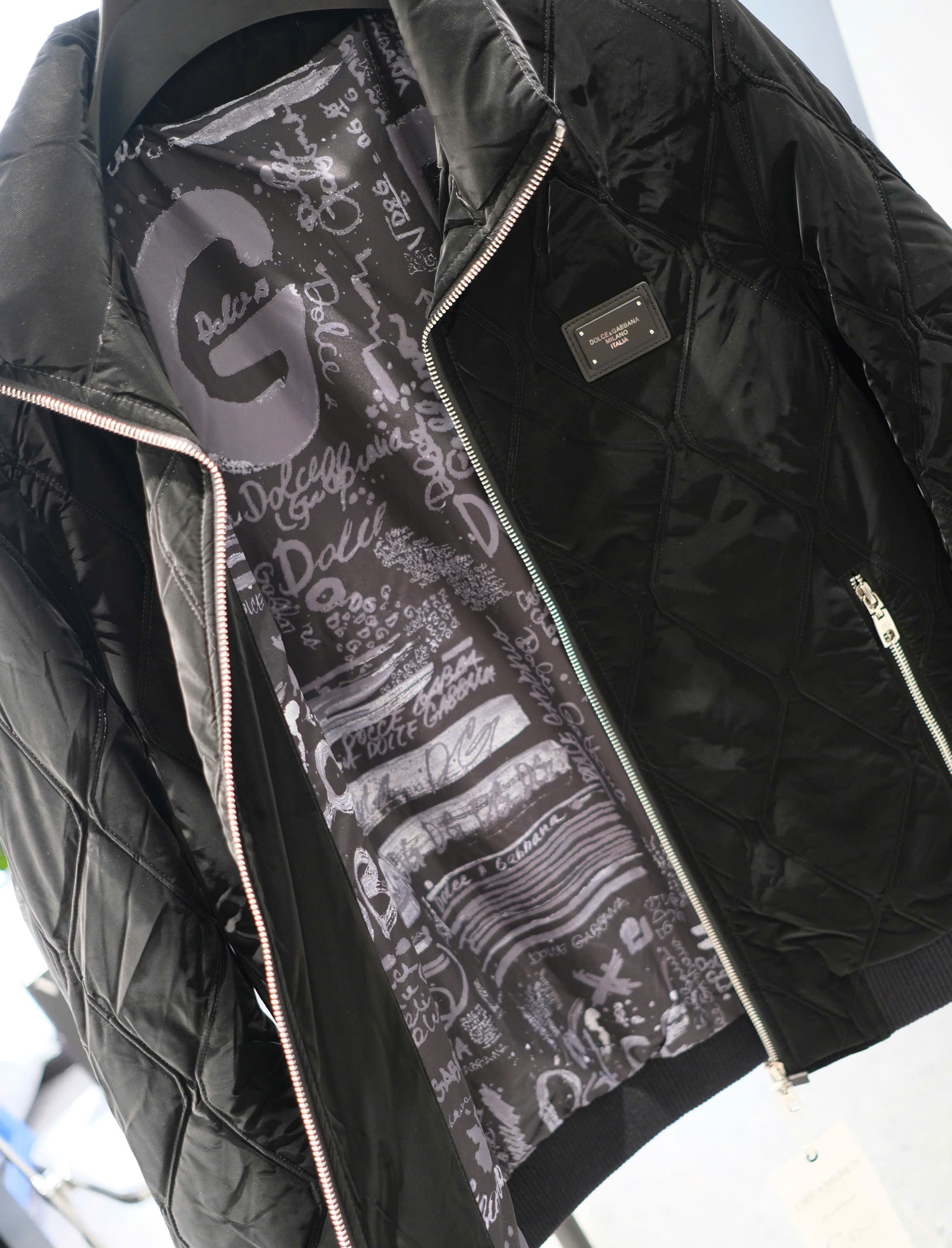 Áo khoác phao Dolce Gabbana Đen bóng cổ bẻ tag vuông ngực Like AUth 48-54 DDT