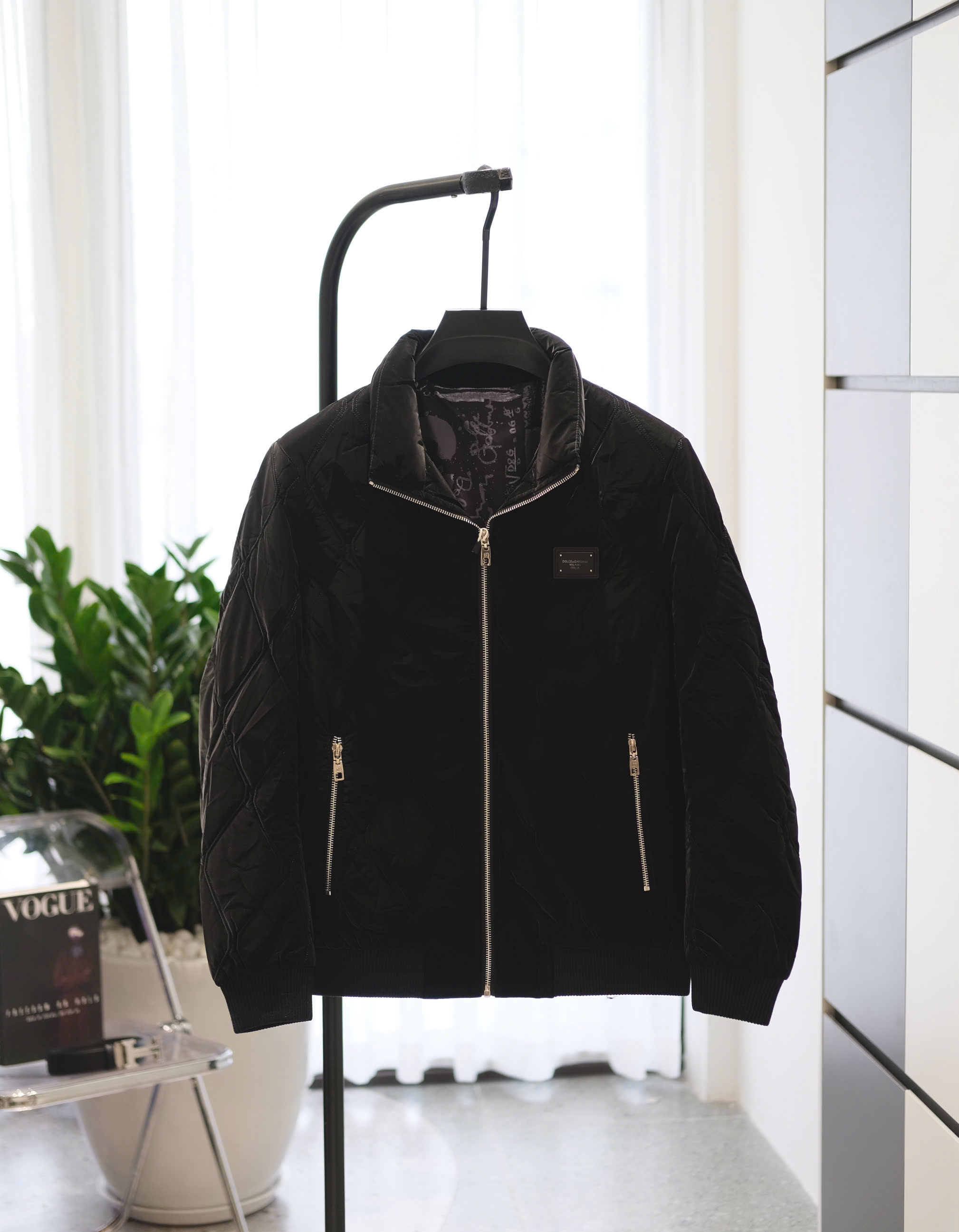 Áo khoác phao Dolce Gabbana Đen bóng cổ bẻ tag vuông ngực Like AUth 48-54 DDT