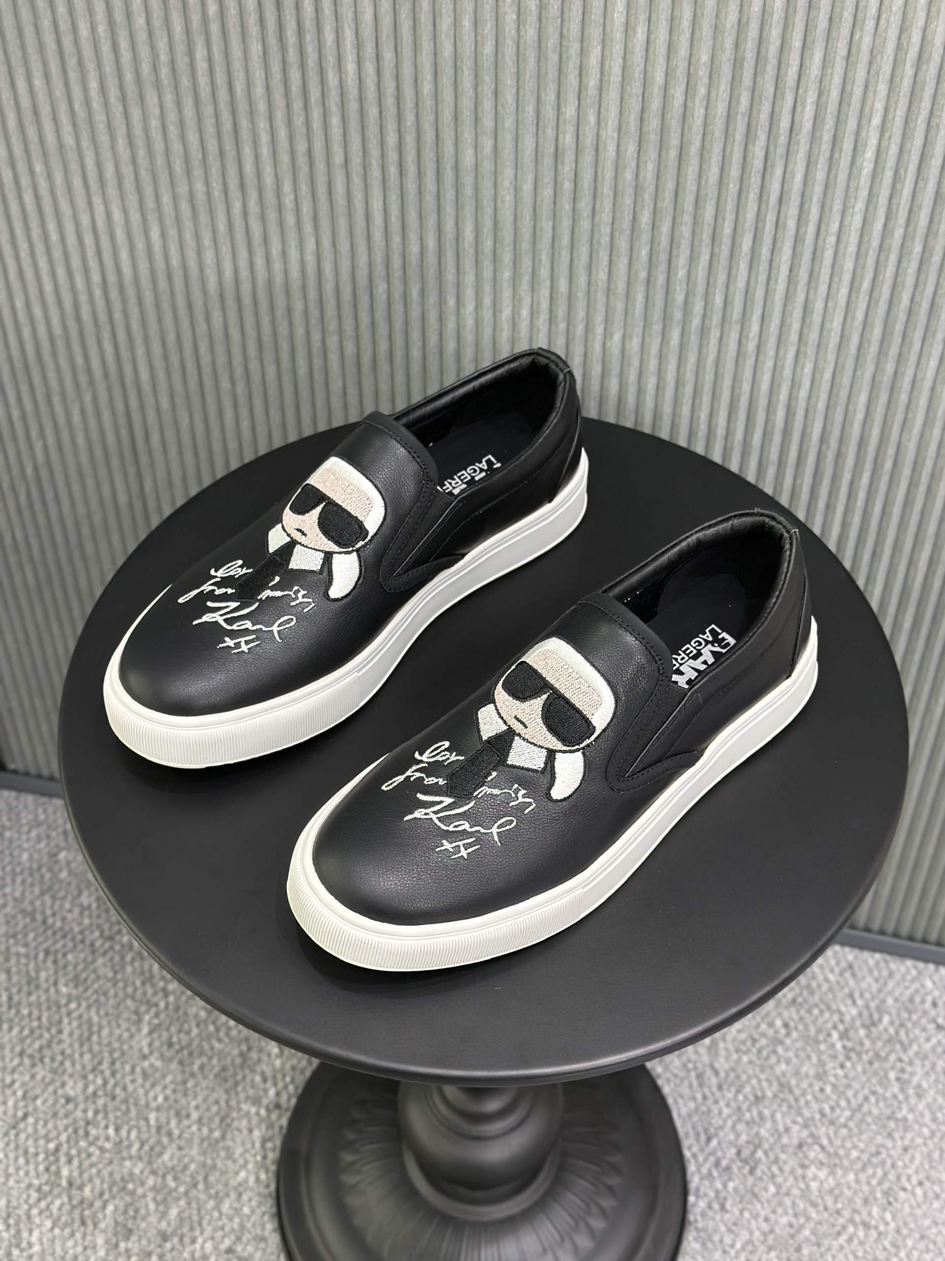 Giày slipon Karl Đen hình dân chữ ký Like Auth 38-43 VTN