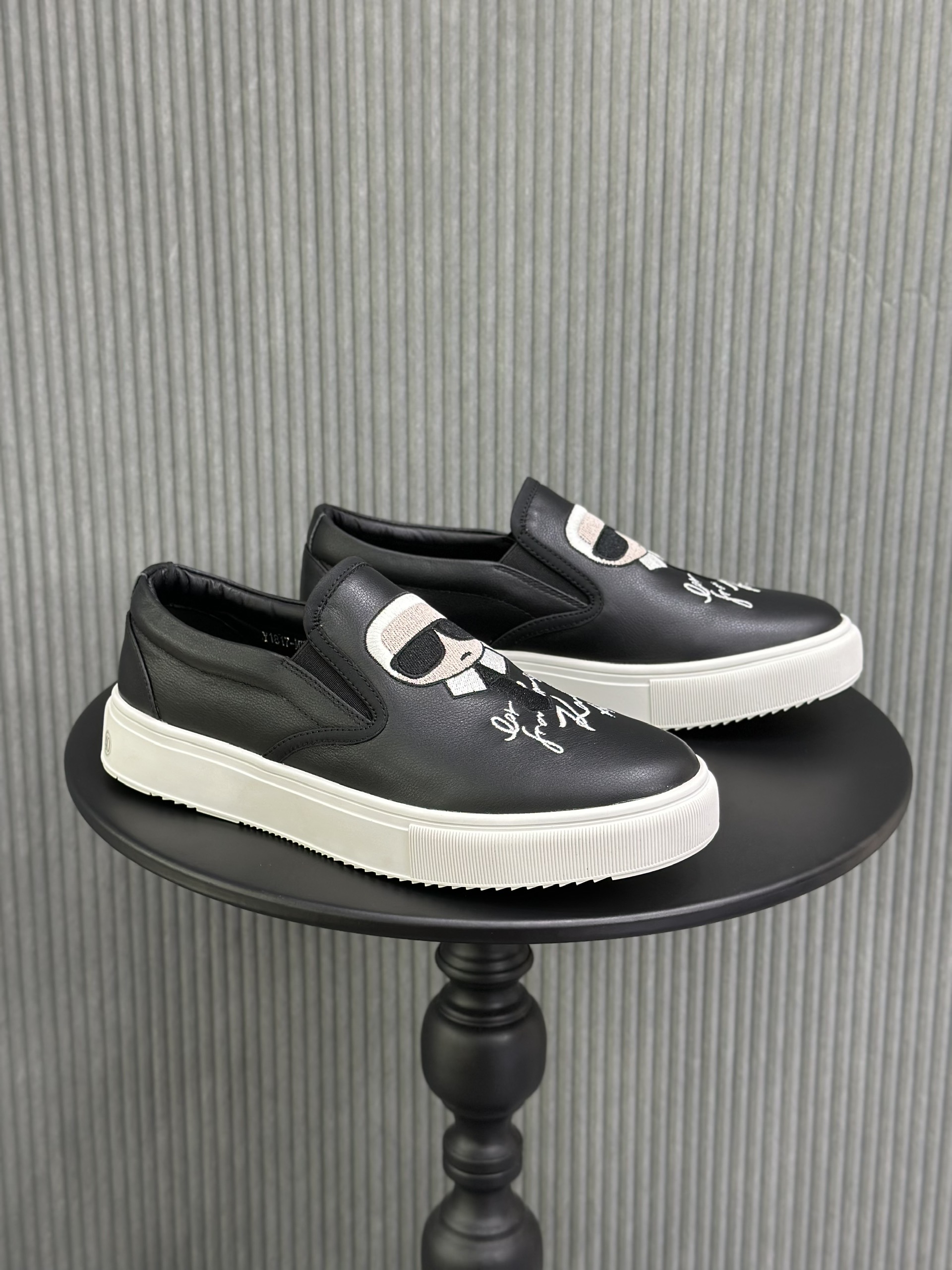 Giày slipon Karl Đen hình dân chữ ký Like Auth 38-43 VTN