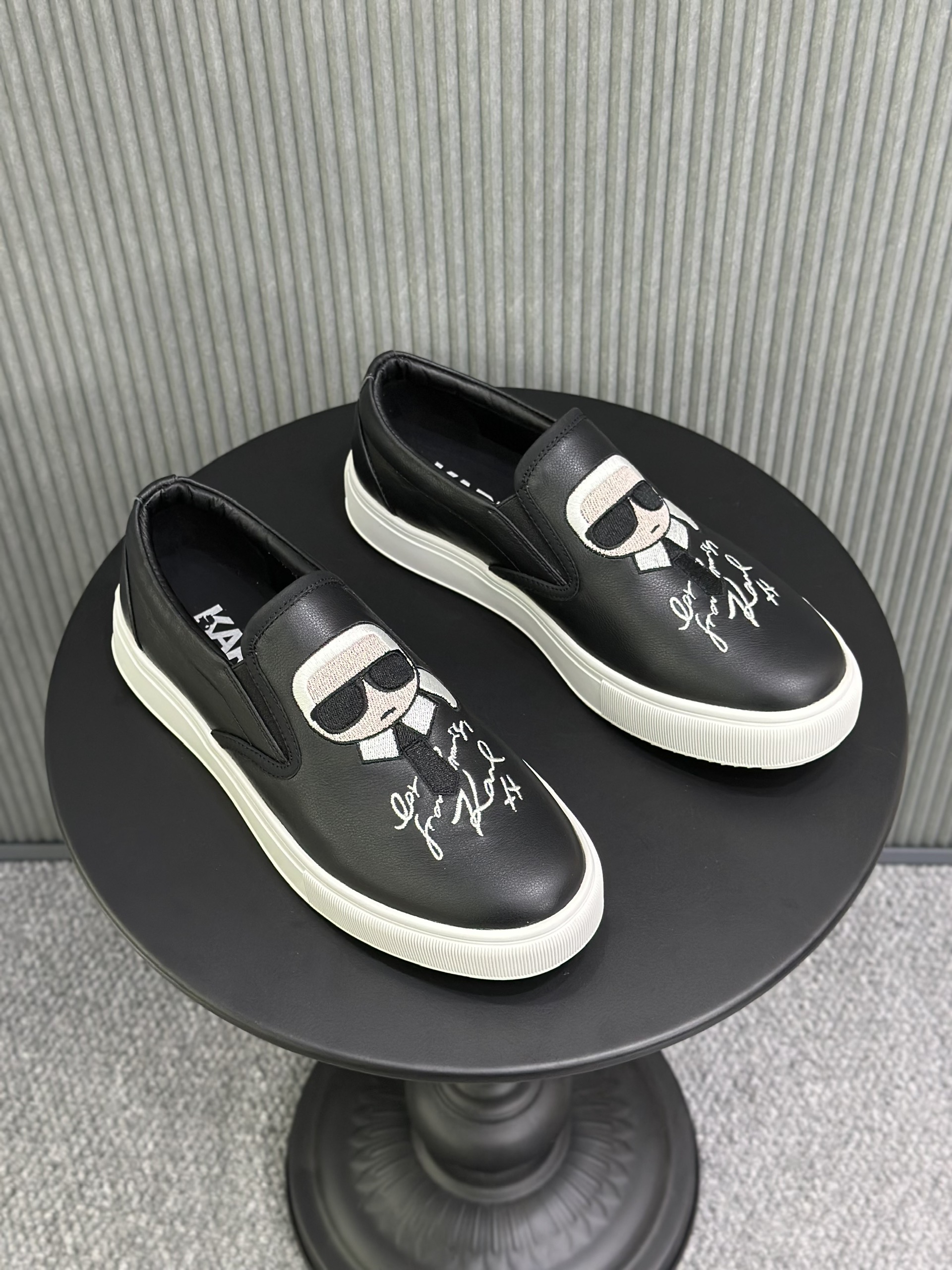 Giày slipon Karl Đen hình dân chữ ký Like Auth 38-43 VTN