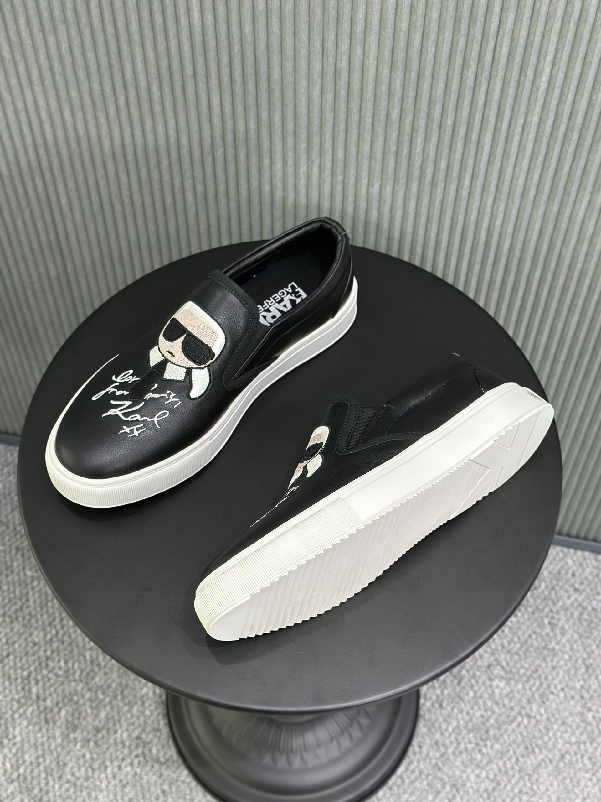 Giày slipon Karl Đen hình dân chữ ký Like Auth 38-43 VTN