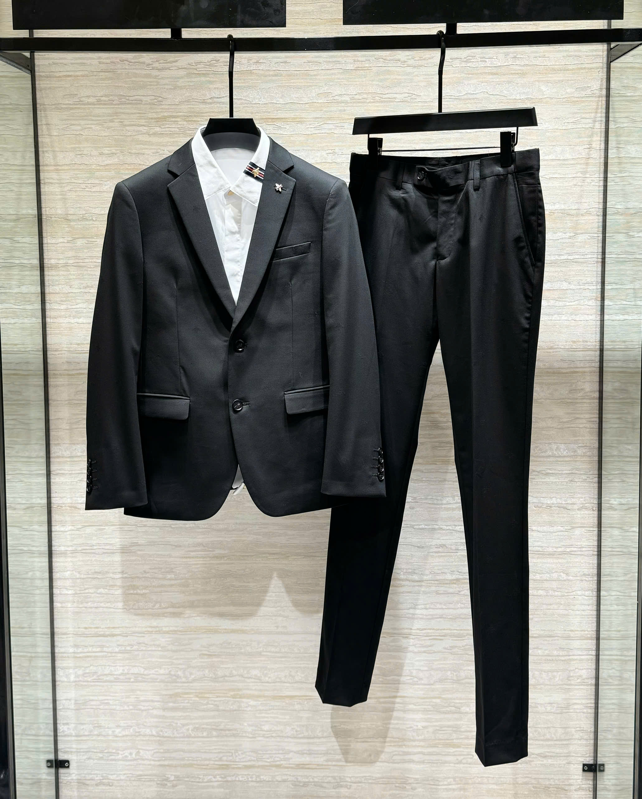 Set bộ Vest Gucci GC Đen logo tag Ong bạc new 2026 Like Auth 46-54 DDT